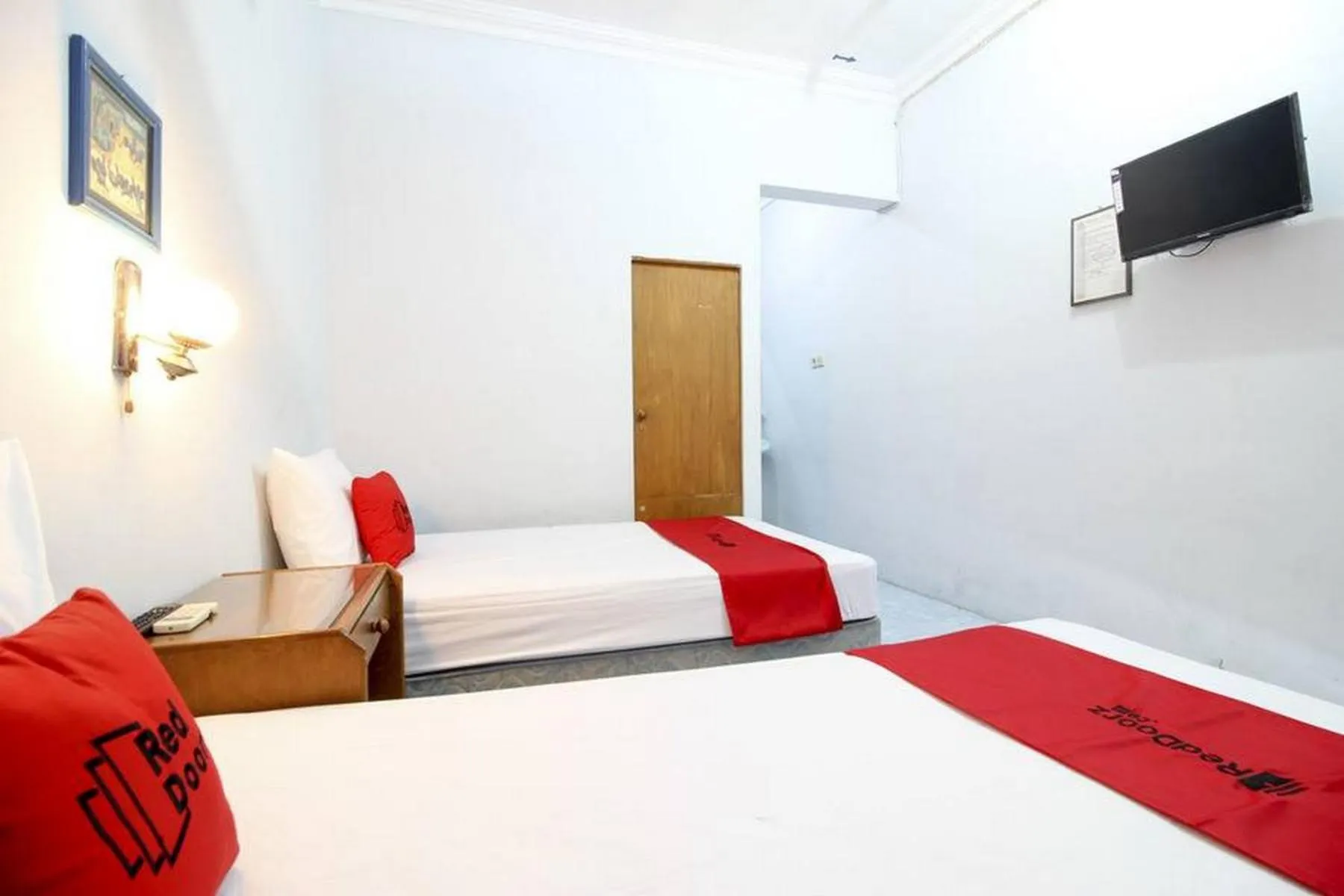 Bedroom, Bed in RedDoorz Syariah At Jalan Menteri Supeno