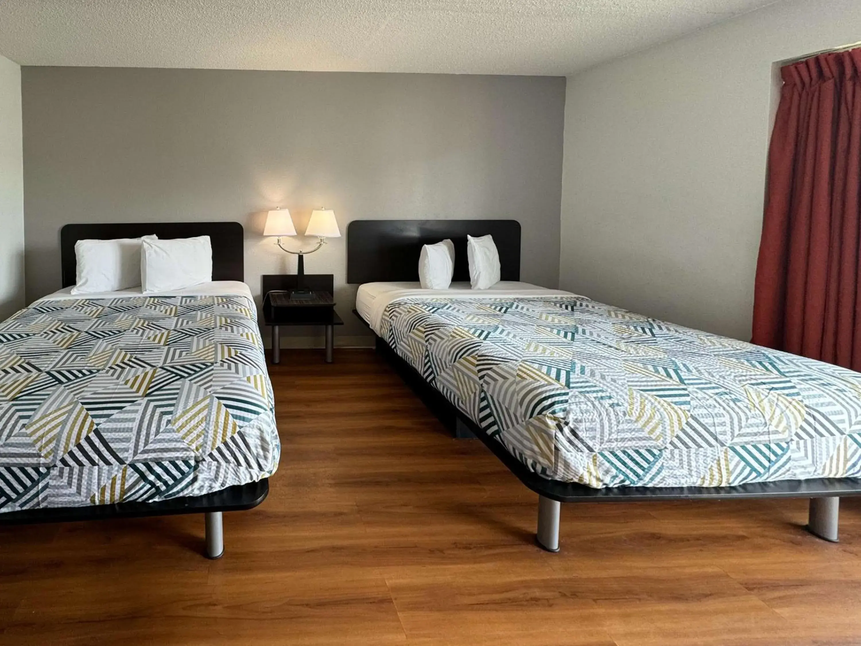 Queen Suite - Non-Smoking in Motel 6-Butte, MT - Historic City Center Queen Suite - Non-Smoking in Motel 6-Butte, MT - Historic City Center