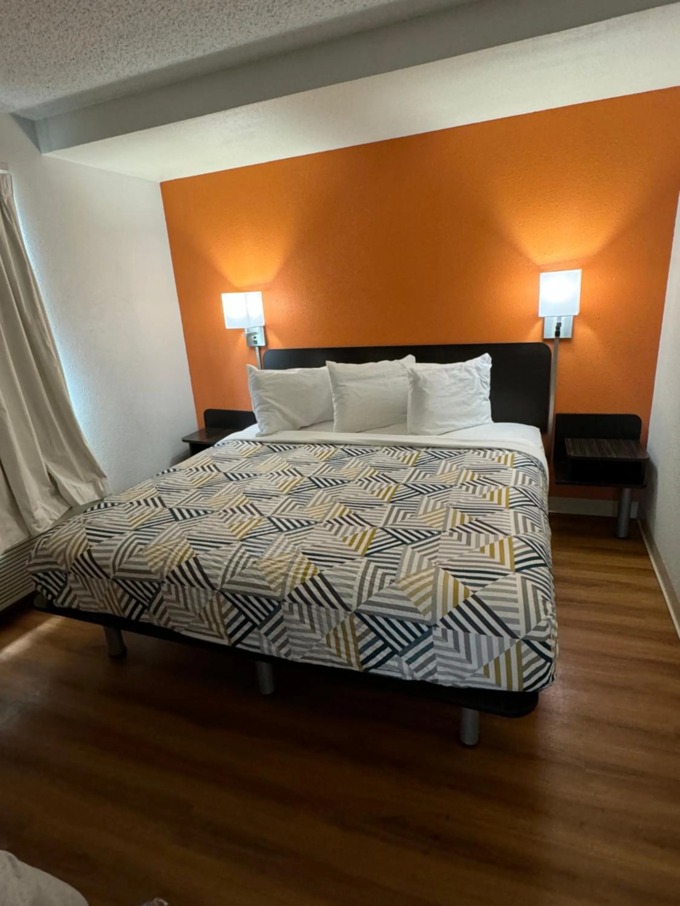 Bed in Motel 6-Butte, MT - Historic City Center