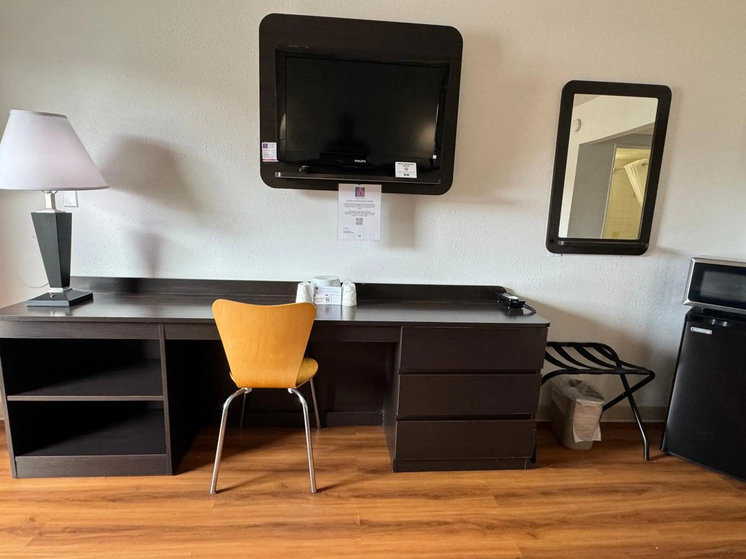 Deluxe Queen Room with Two Queen Beds - Non-Smoking in Motel 6-Butte, MT - Historic City Center Deluxe Queen Room with Two Queen Beds - Non-Smoking in Motel 6-Butte, MT - Historic City Center