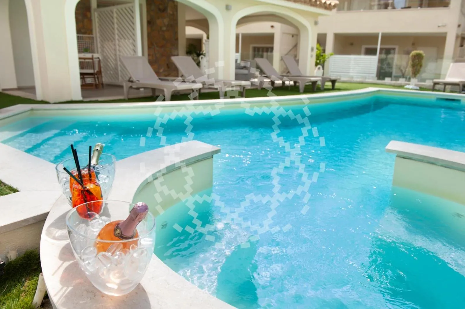 Swimming pool in Suimi's Hotel