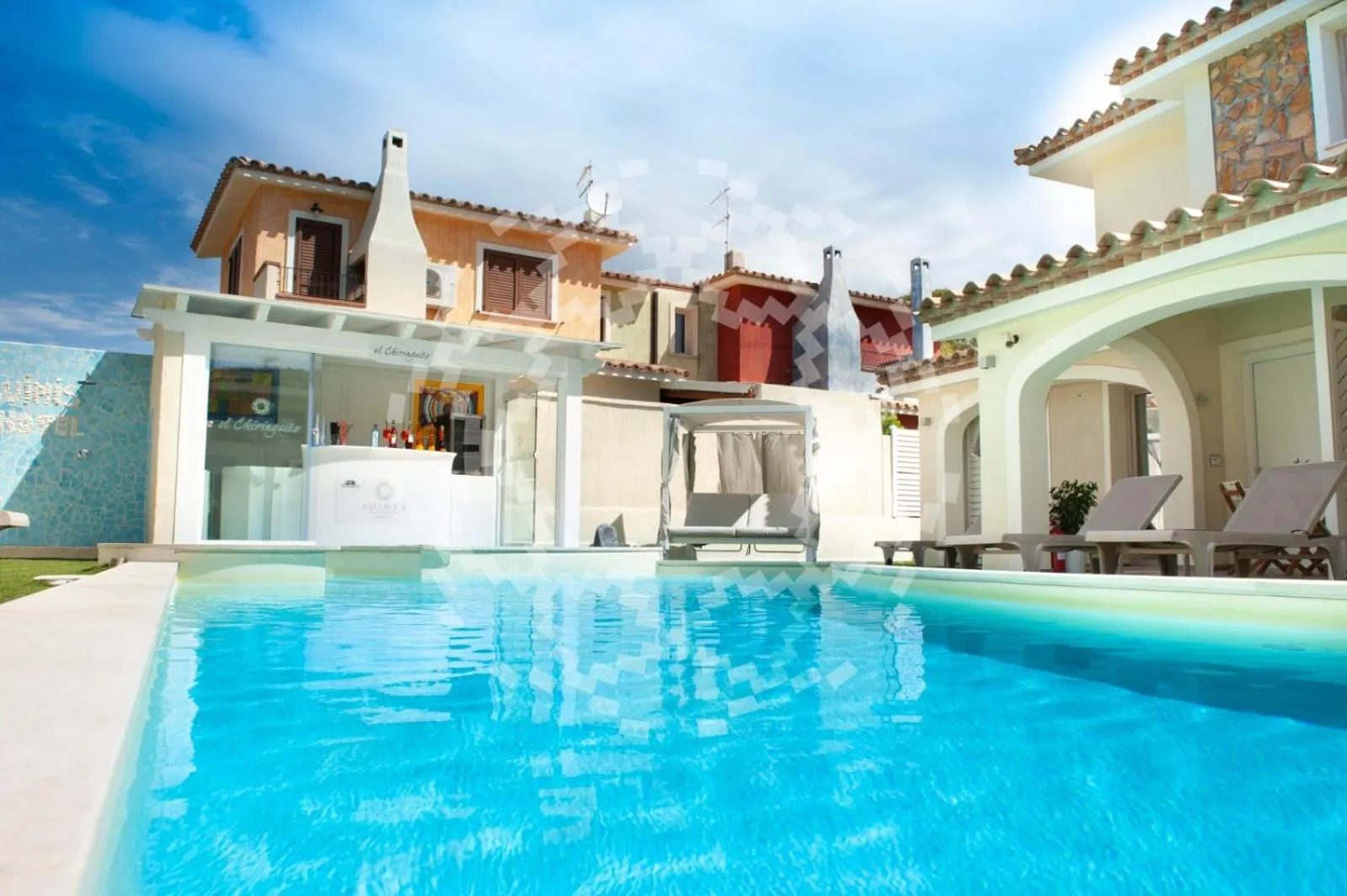 Swimming pool in Suimi's Hotel