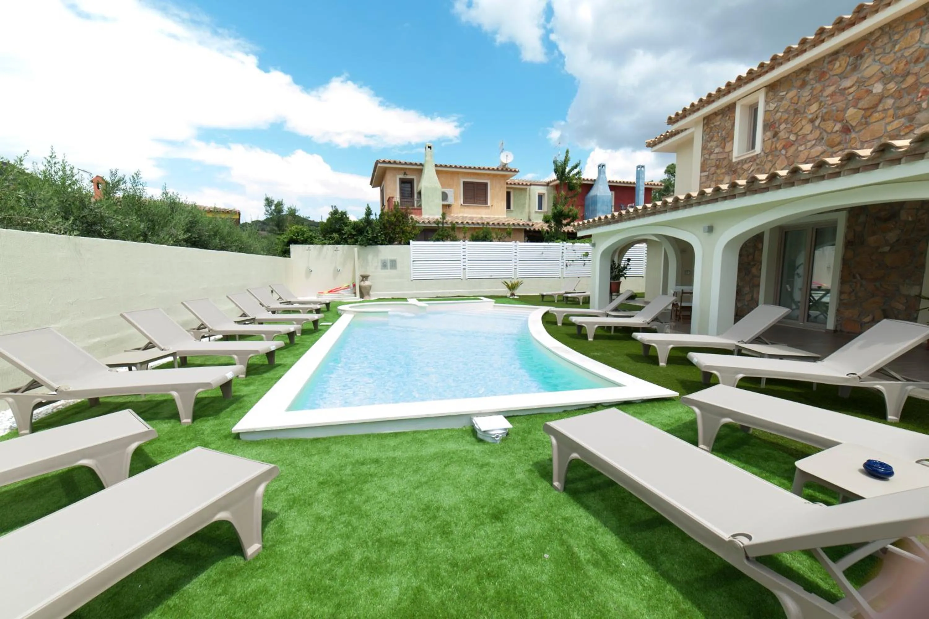 Swimming pool in Suimi's Hotel