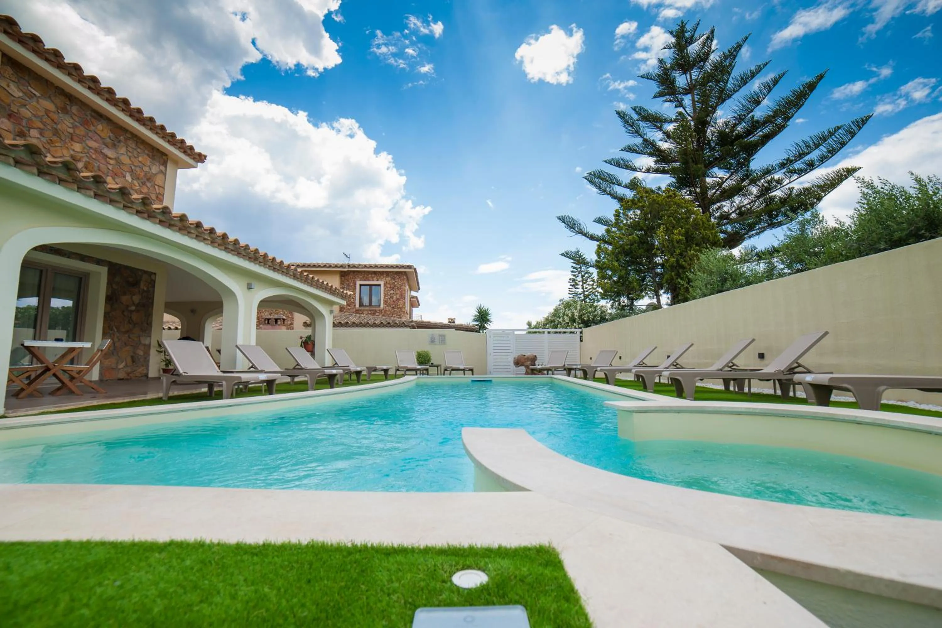 Swimming pool in Suimi's Hotel