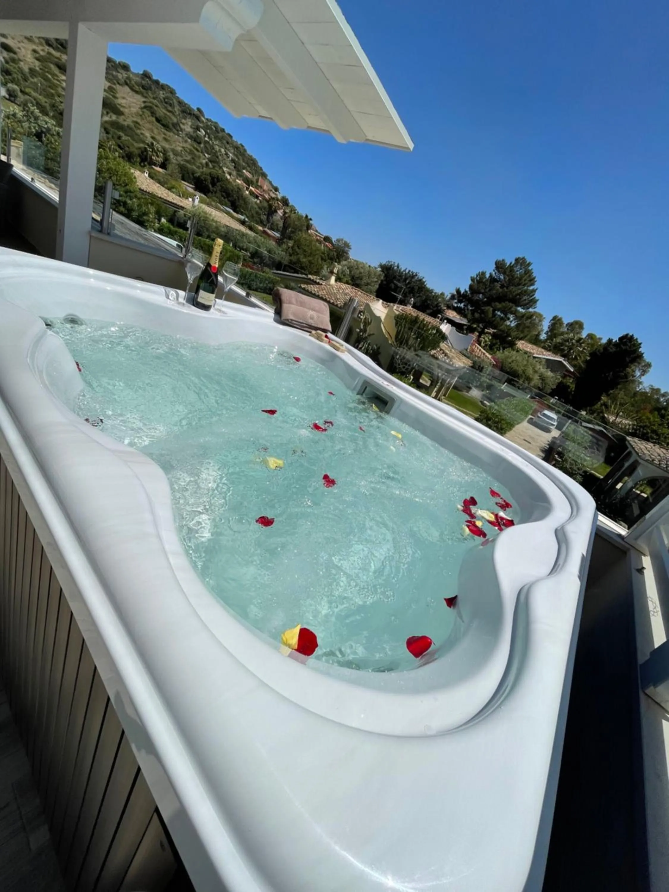 Hot Tub in Suimi's Hotel