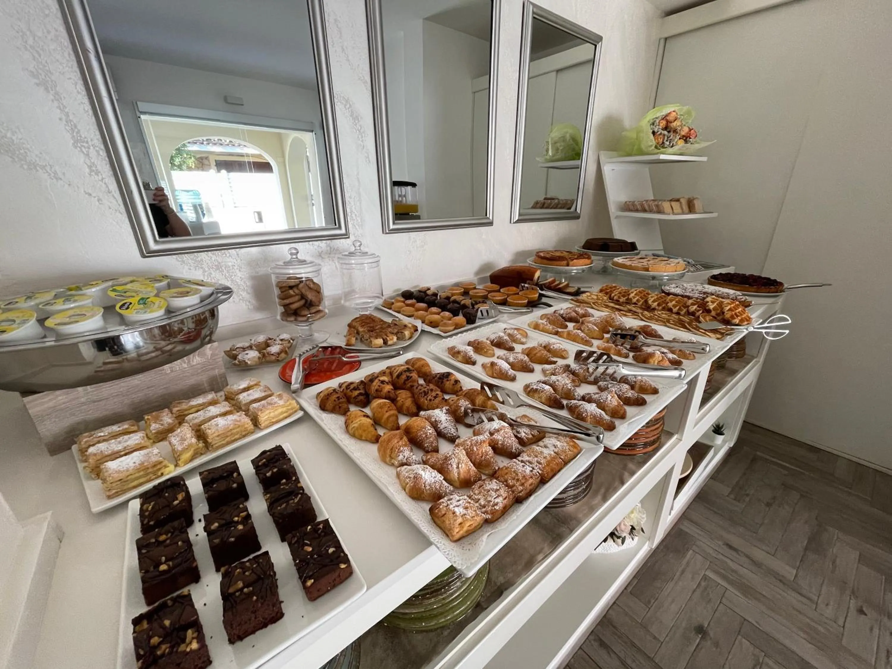 Breakfast in Suimi's Hotel