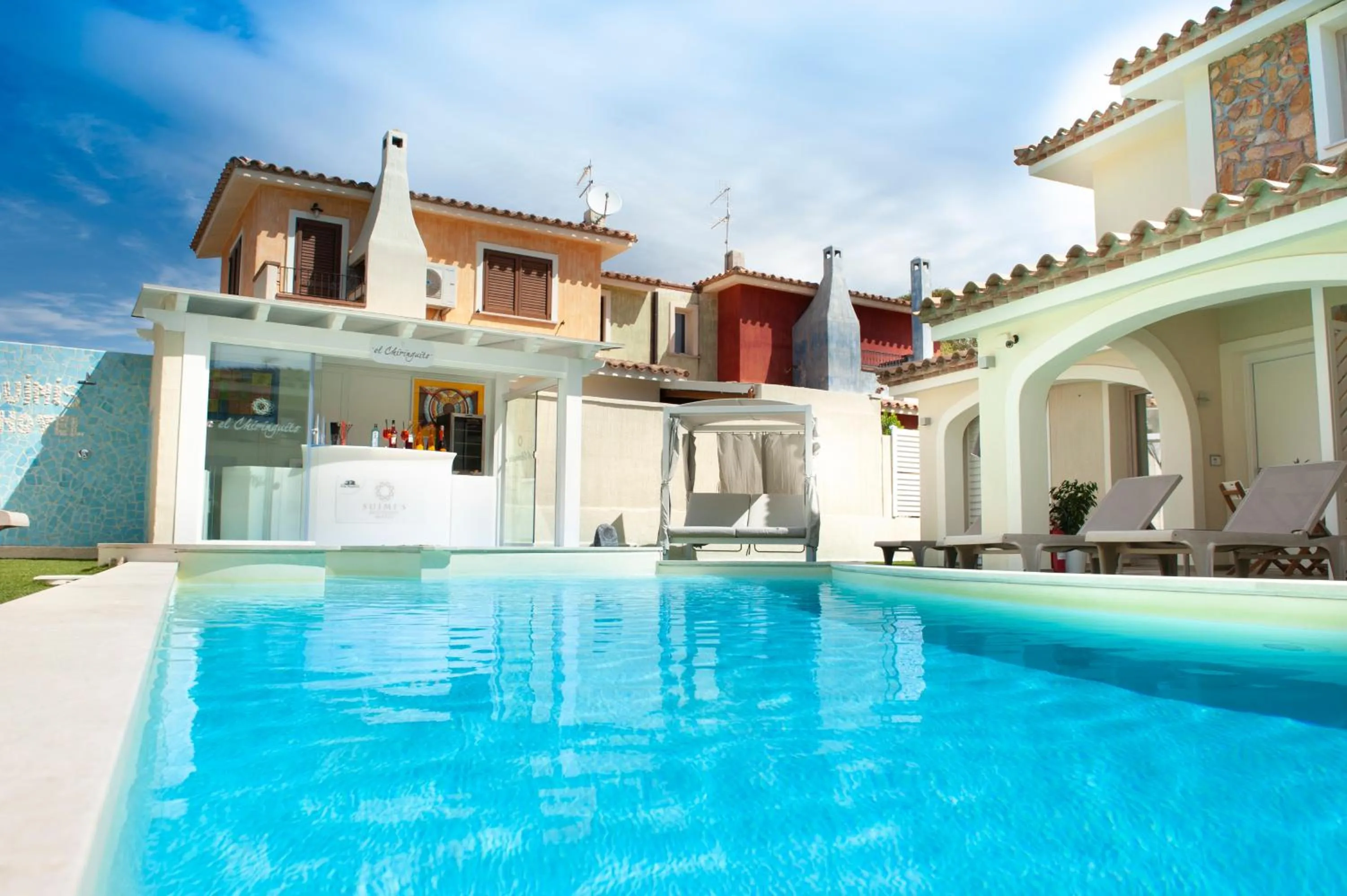 Swimming pool in Suimi's Hotel