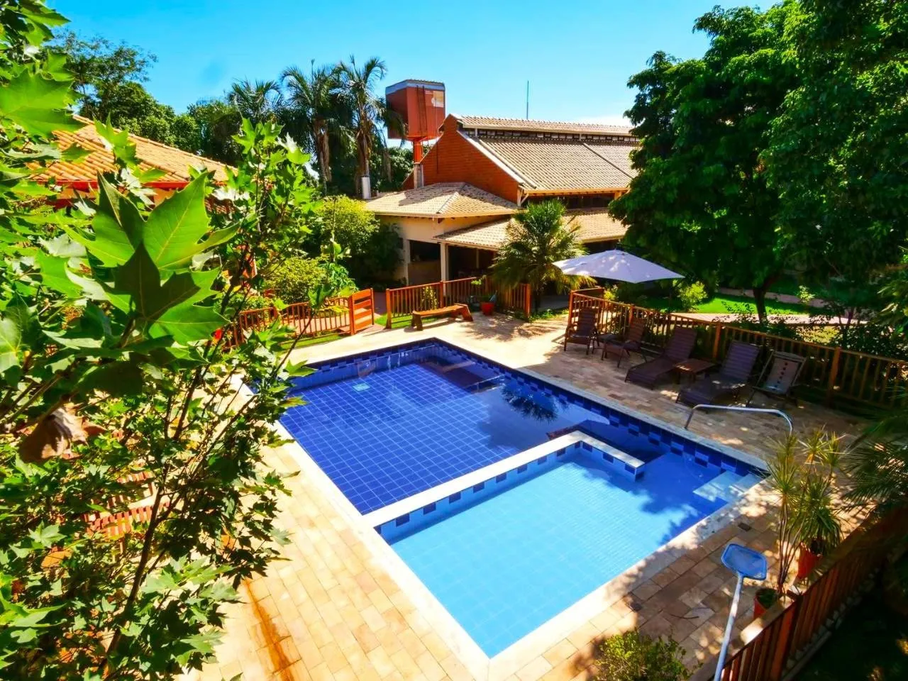 Swimming pool in Pousada Galeria Artes