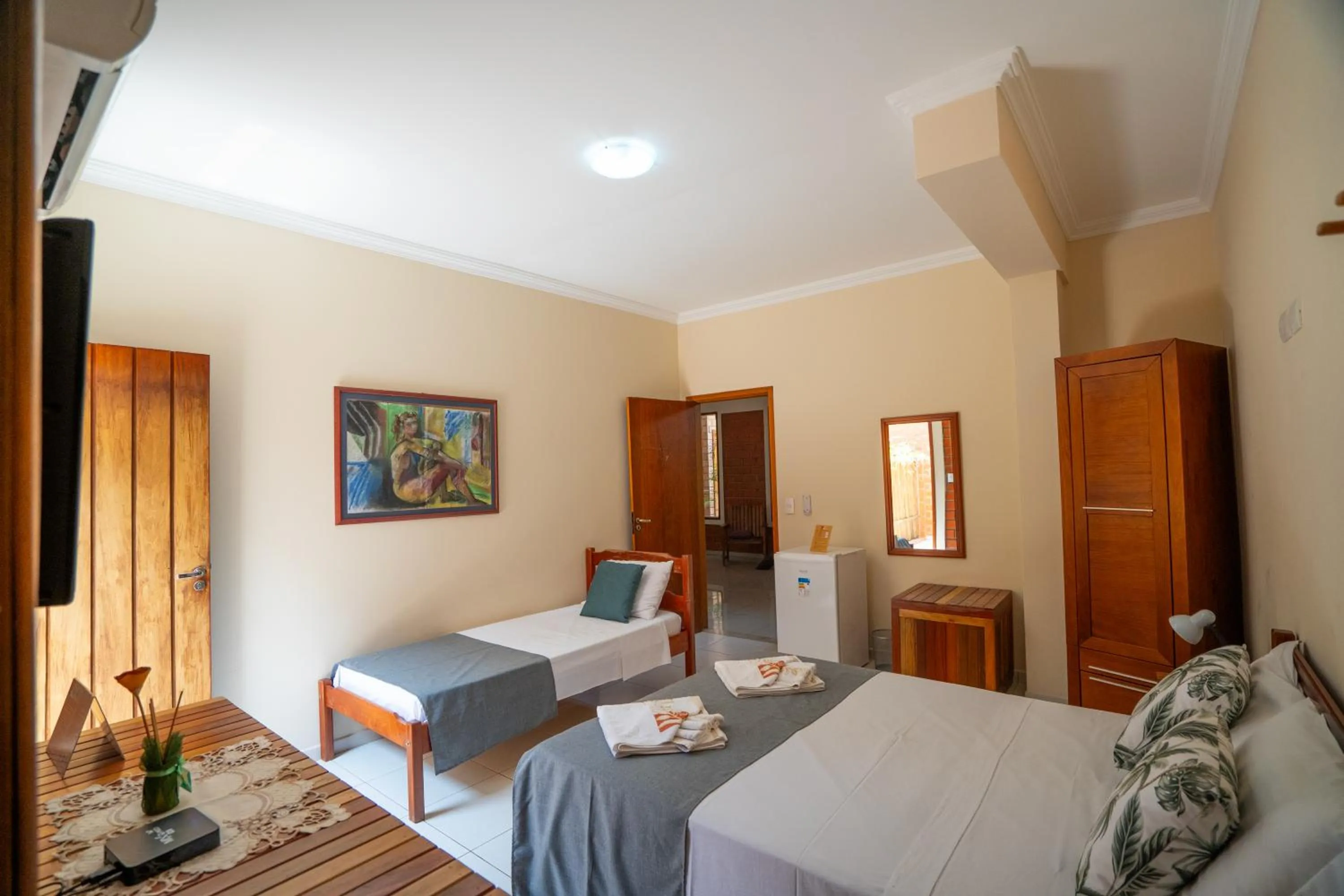 Photo of the whole room, Bed in Pousada Galeria Artes