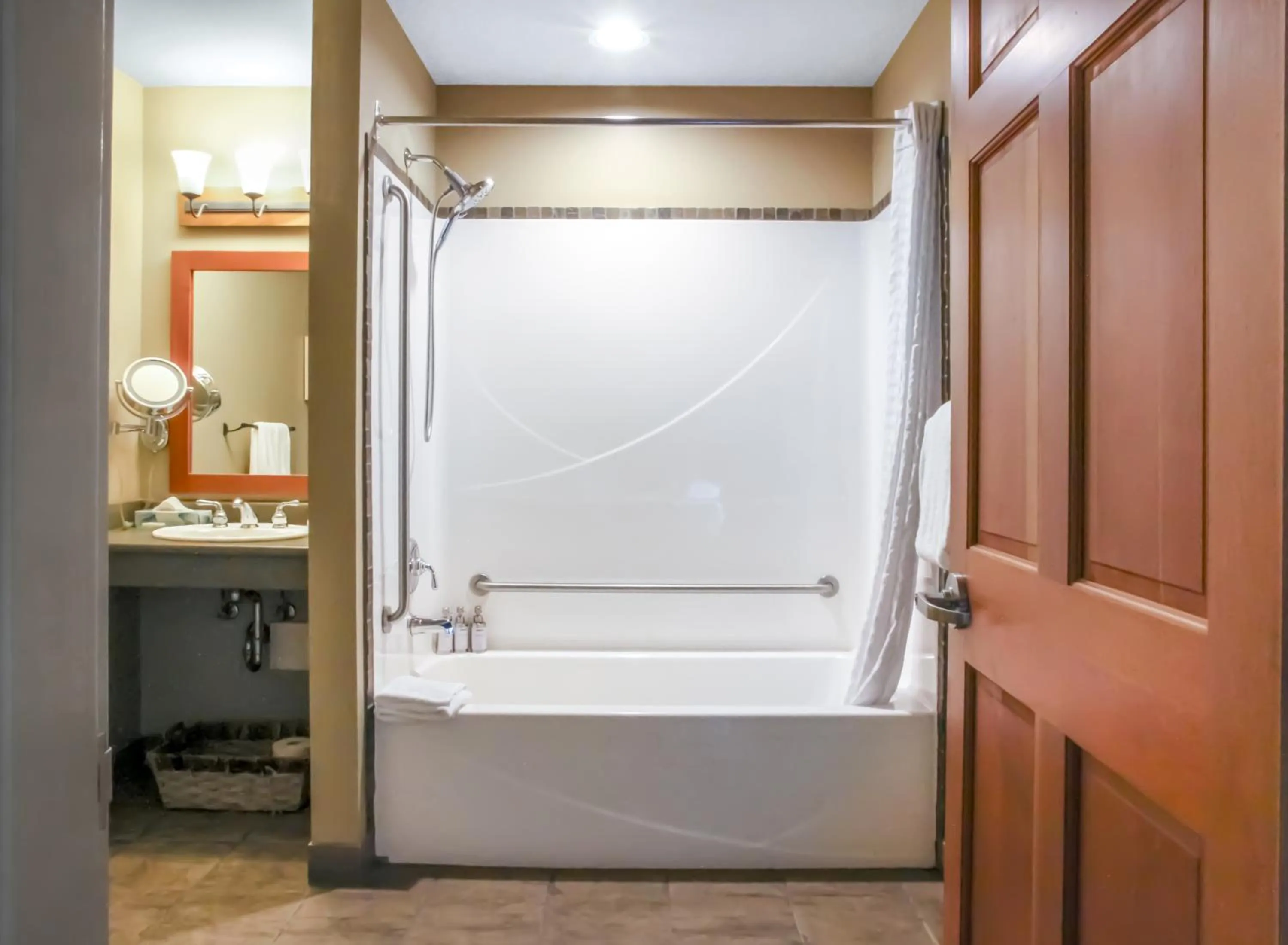 Shower in Long Beach Lodge Resort