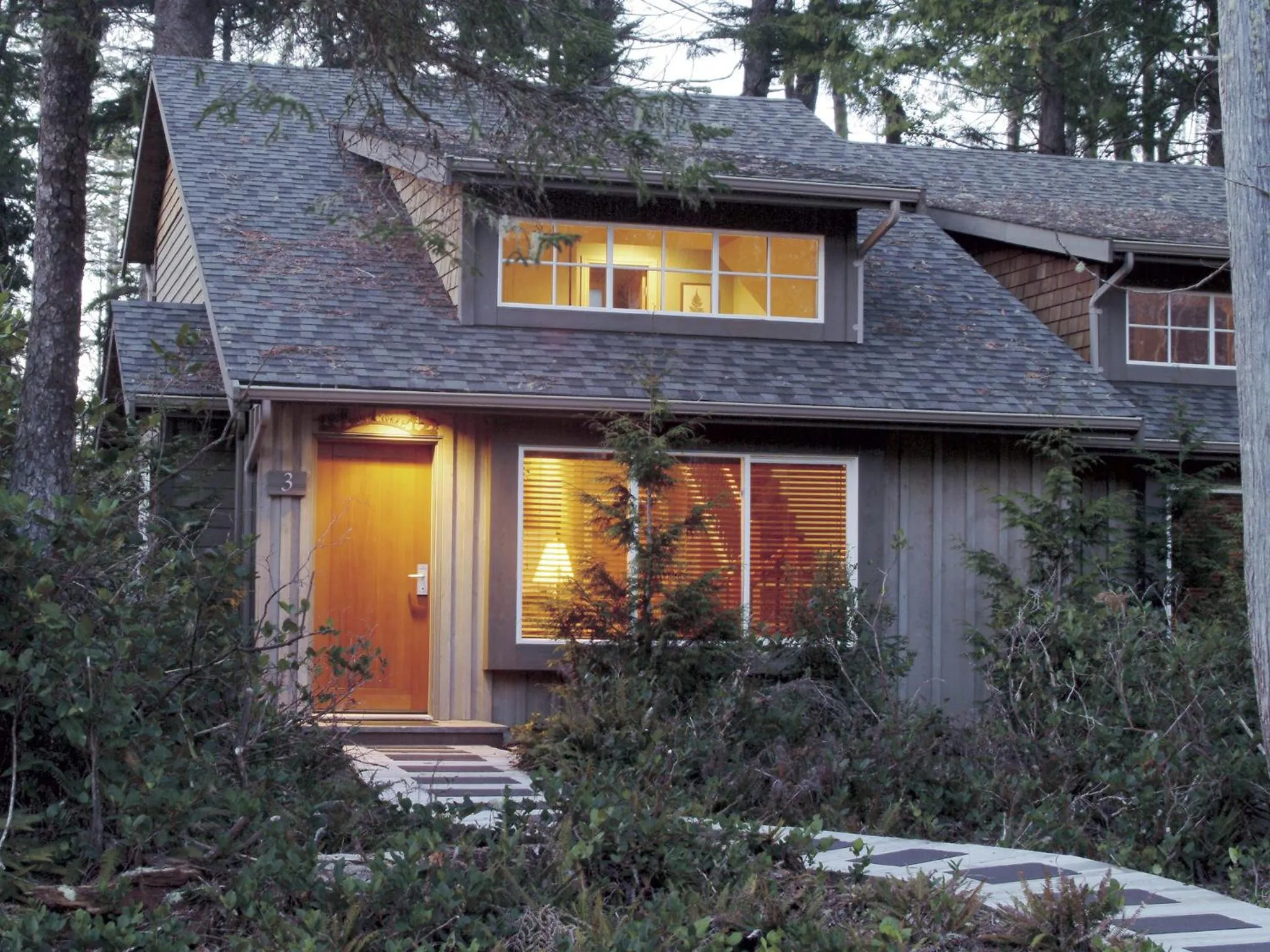 Facade/entrance in Long Beach Lodge Resort
