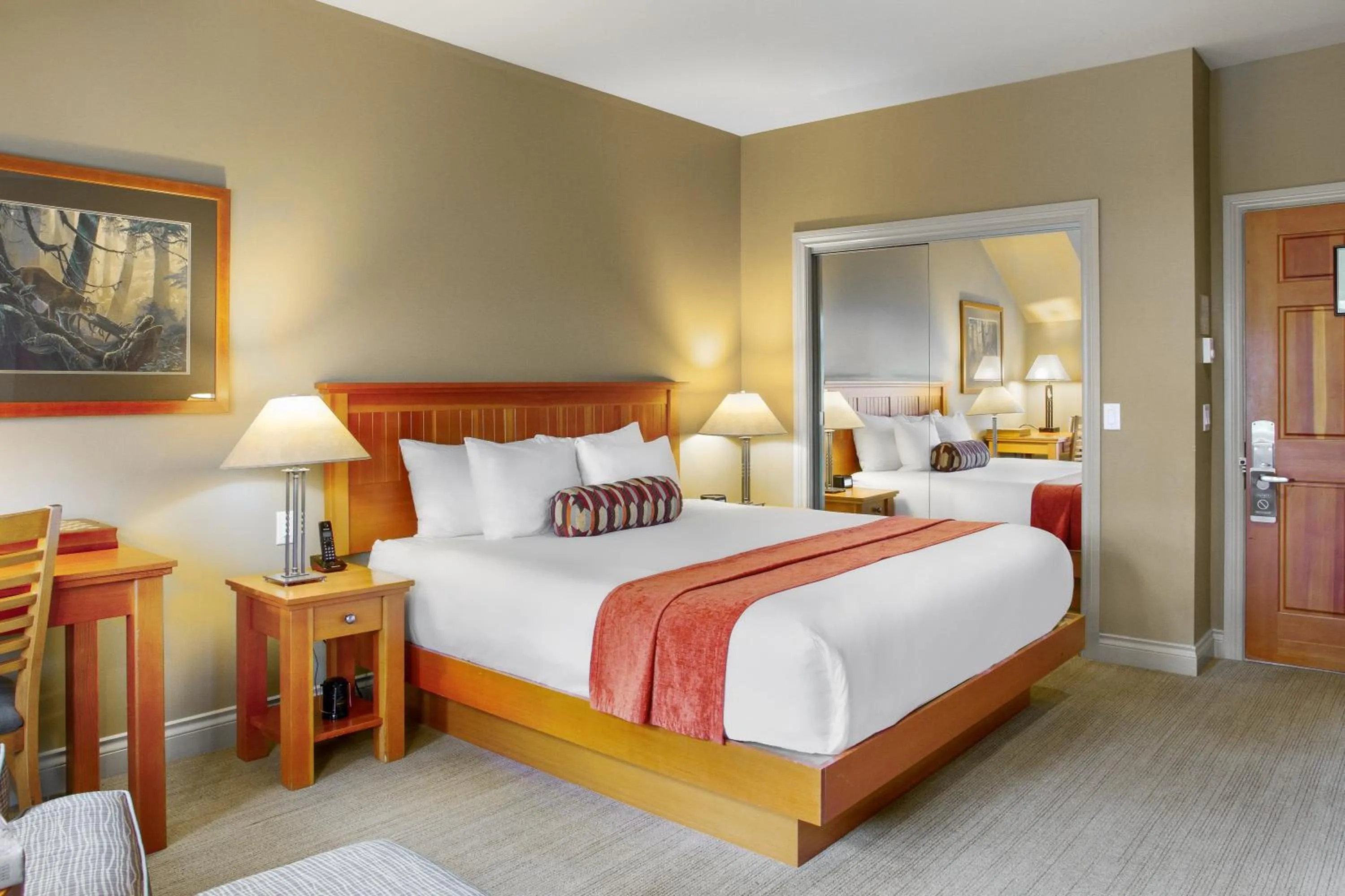 Bedroom, Bed in Long Beach Lodge Resort