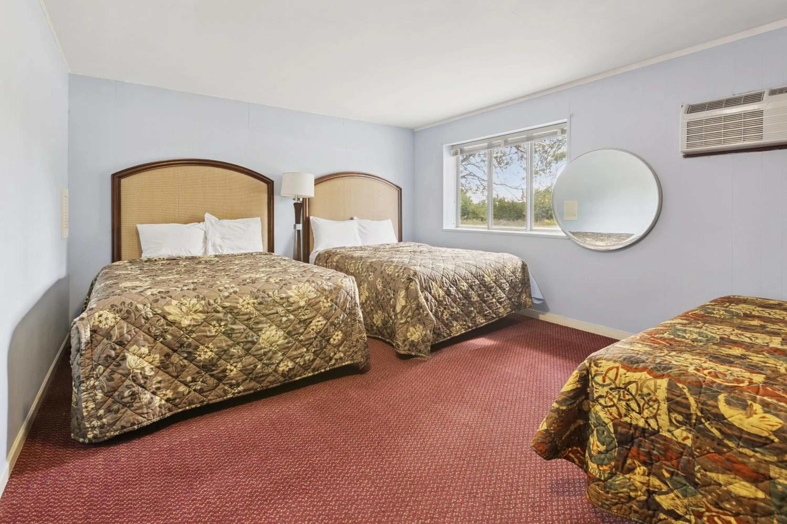 Bedroom, Bed in Heidelberg Motel by Capital O Bridgeport Frankenmuth I 75