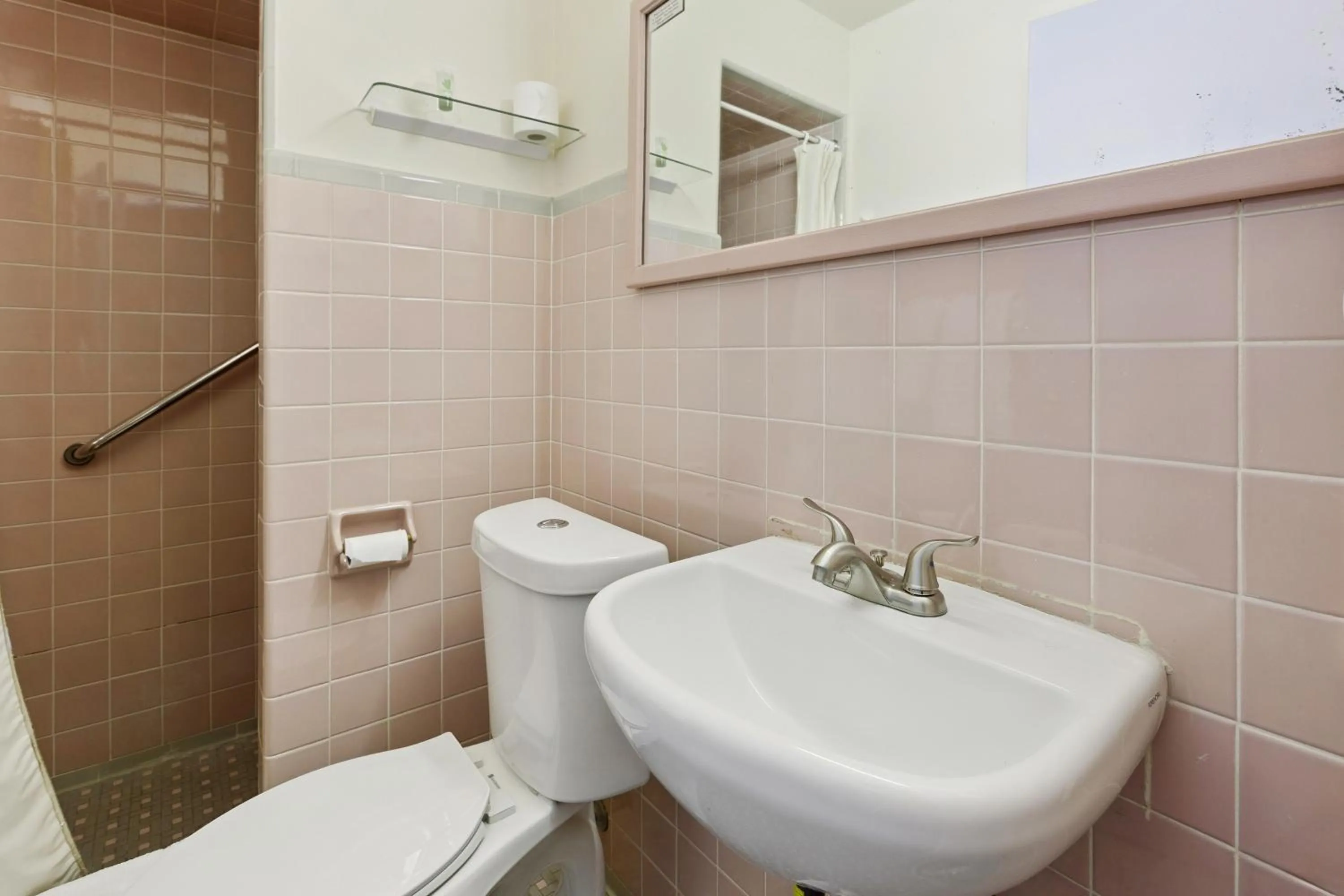 Bathroom in Heidelberg Motel by Capital O Bridgeport Frankenmuth I 75