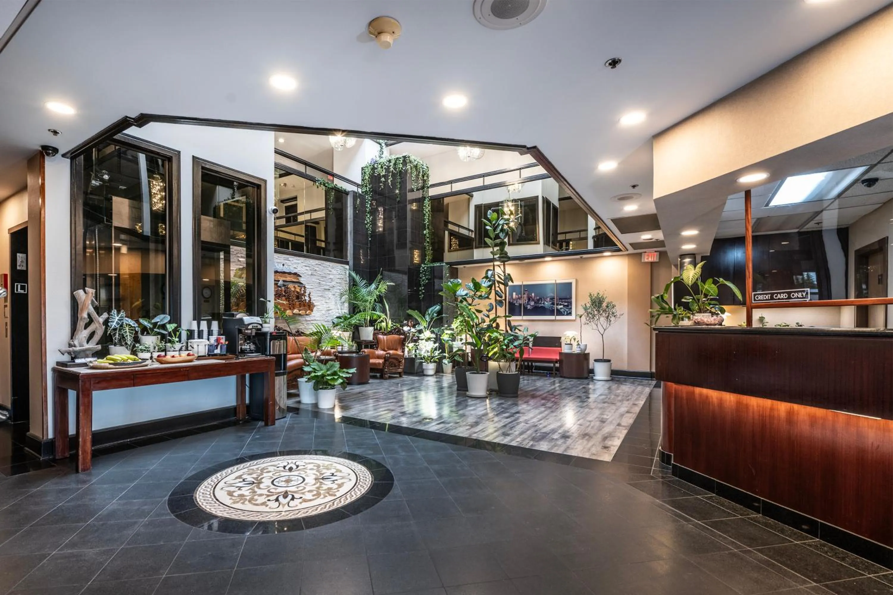 Lobby or reception in Hotel International