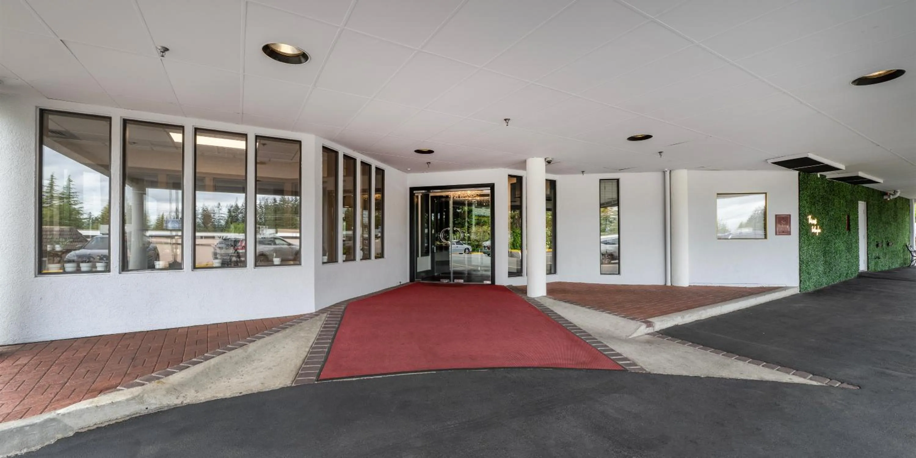 Facade/entrance in Hotel International