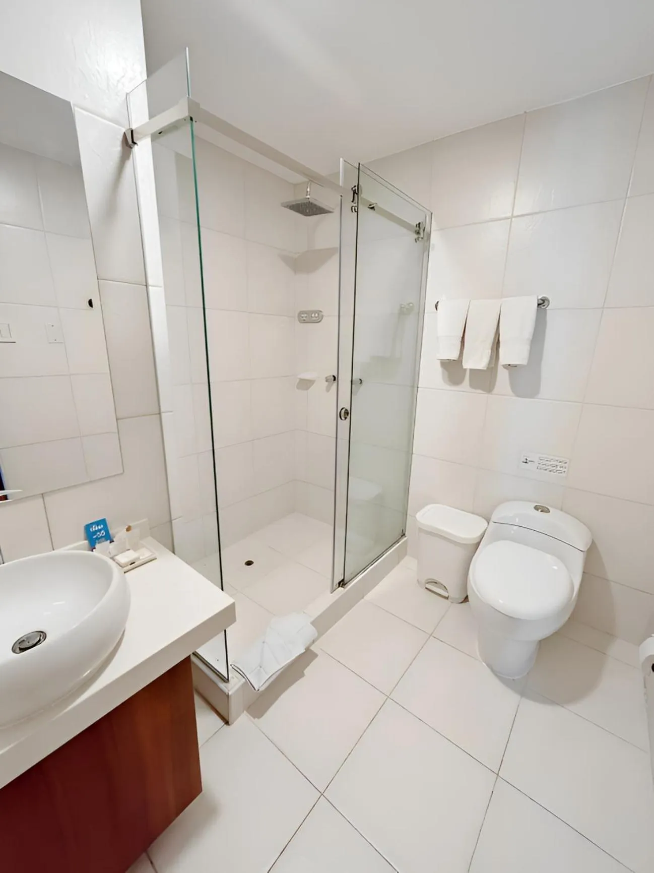 Bathroom in Hotel Fundador by Robles