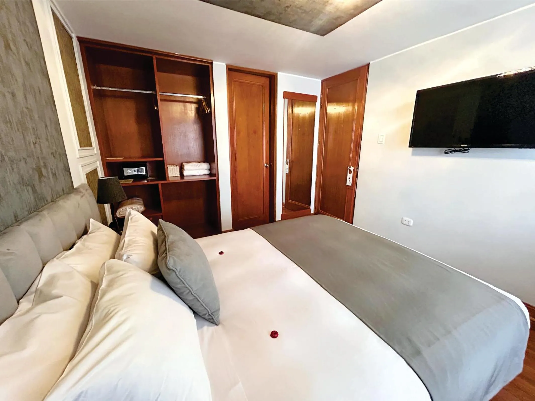 Bedroom, Bed in Hotel Fundador by Robles