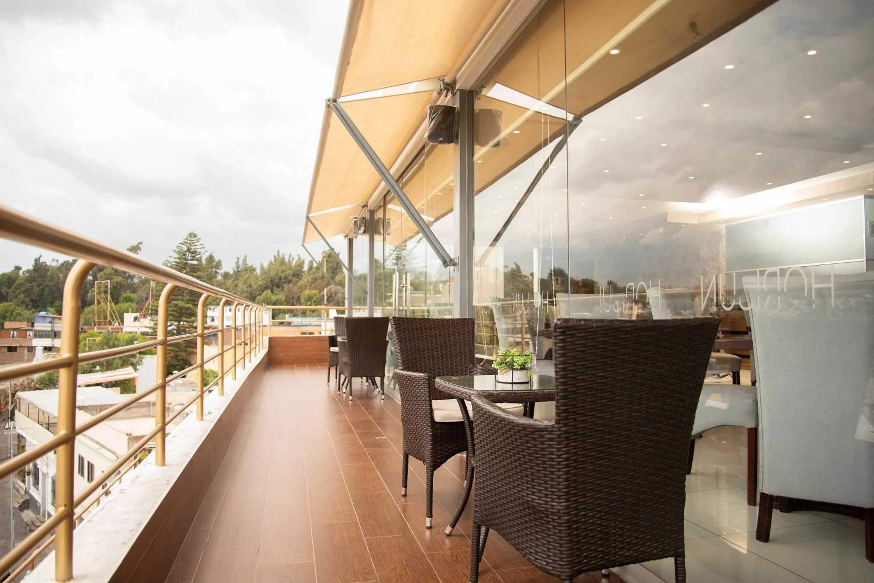 Restaurant/places to eat in Hotel Fundador by Robles