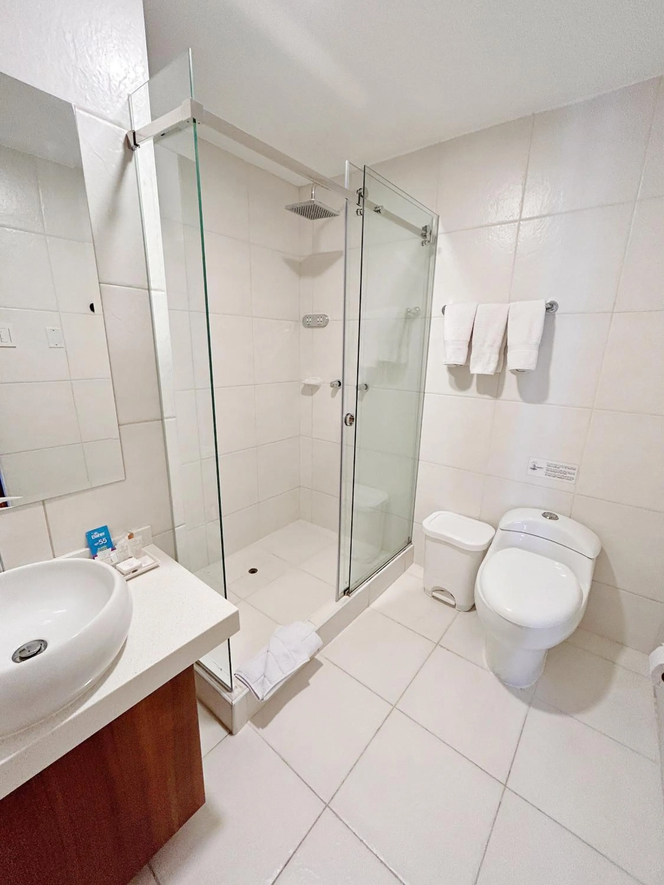 Bathroom in Hotel Fundador by Robles