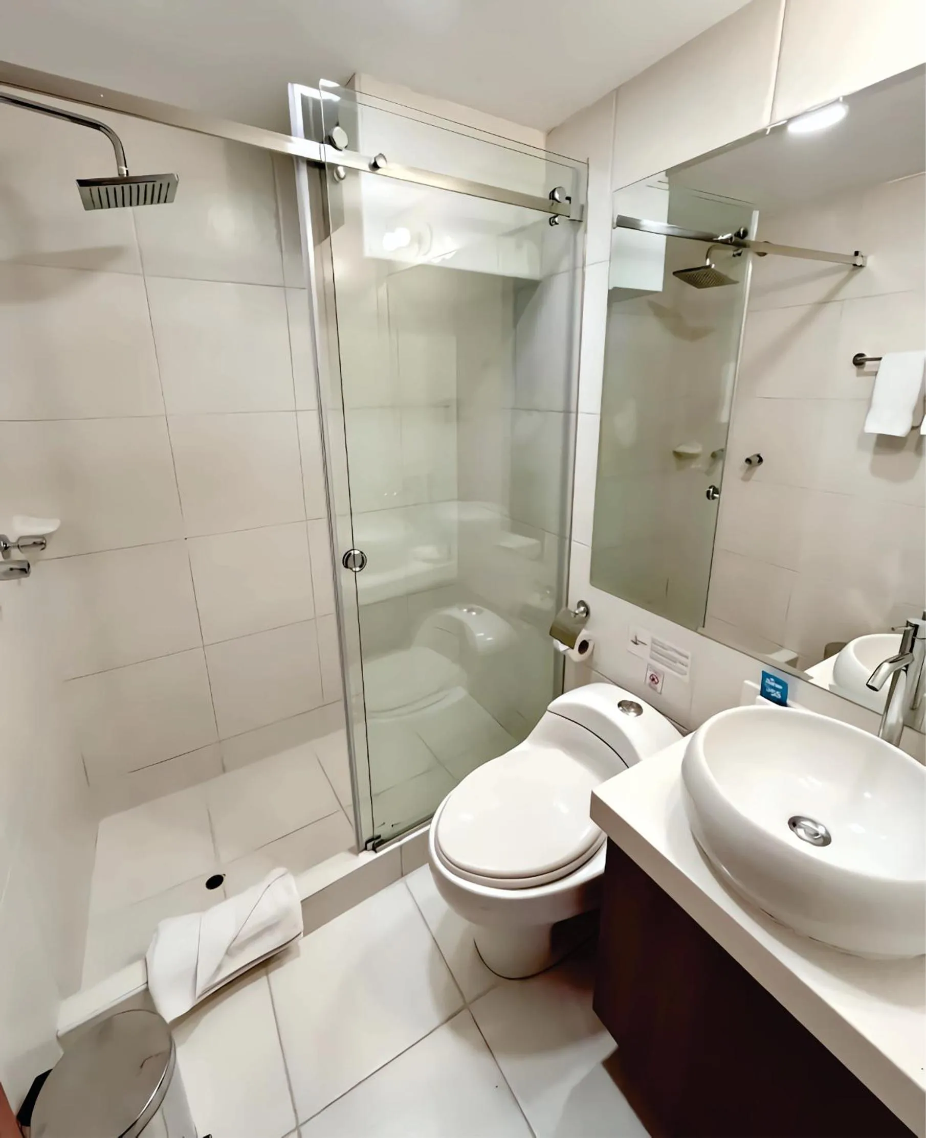 Bathroom in Hotel Fundador by Robles