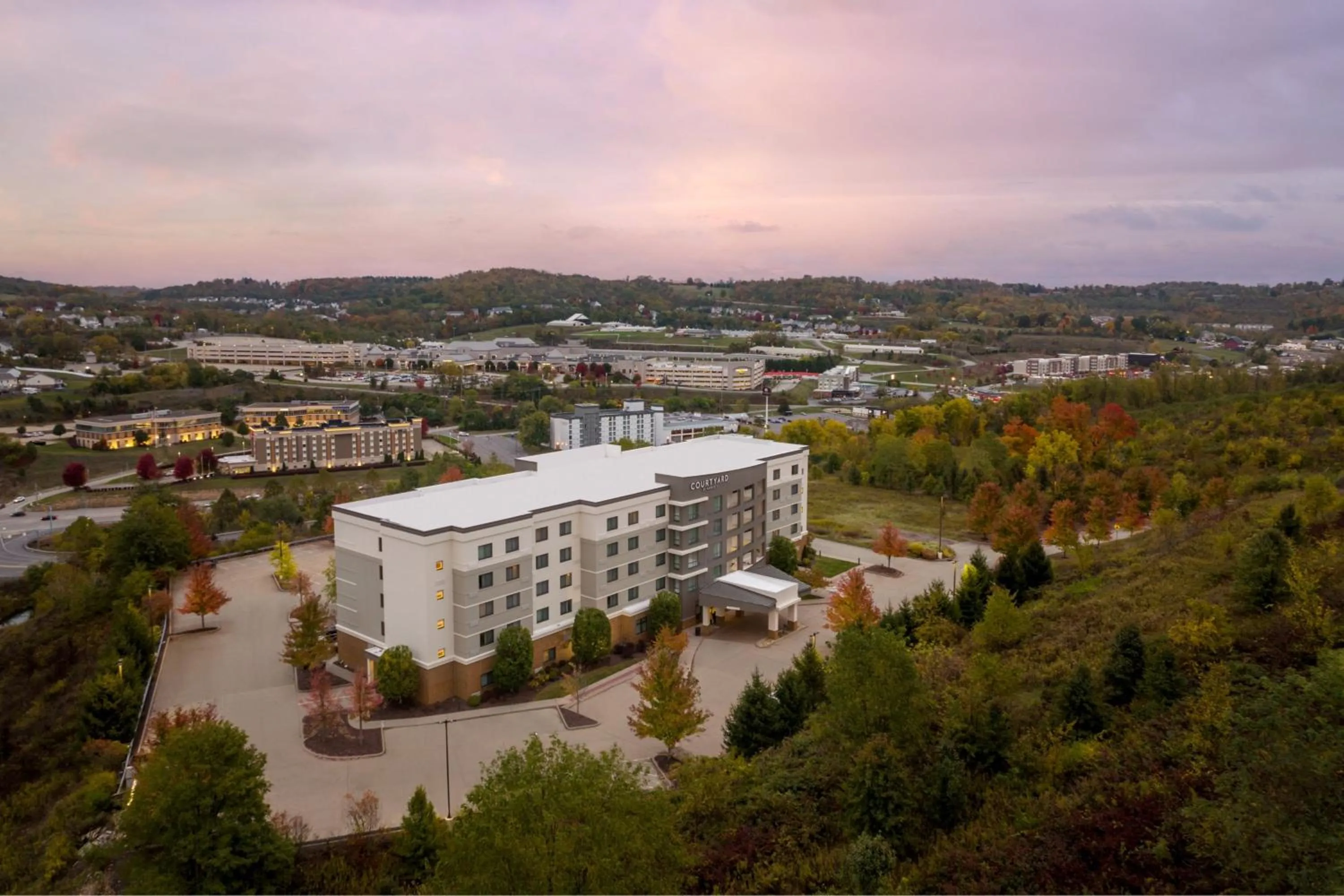 Property building in Courtyard by Marriott Pittsburgh Washington Meadow Lands