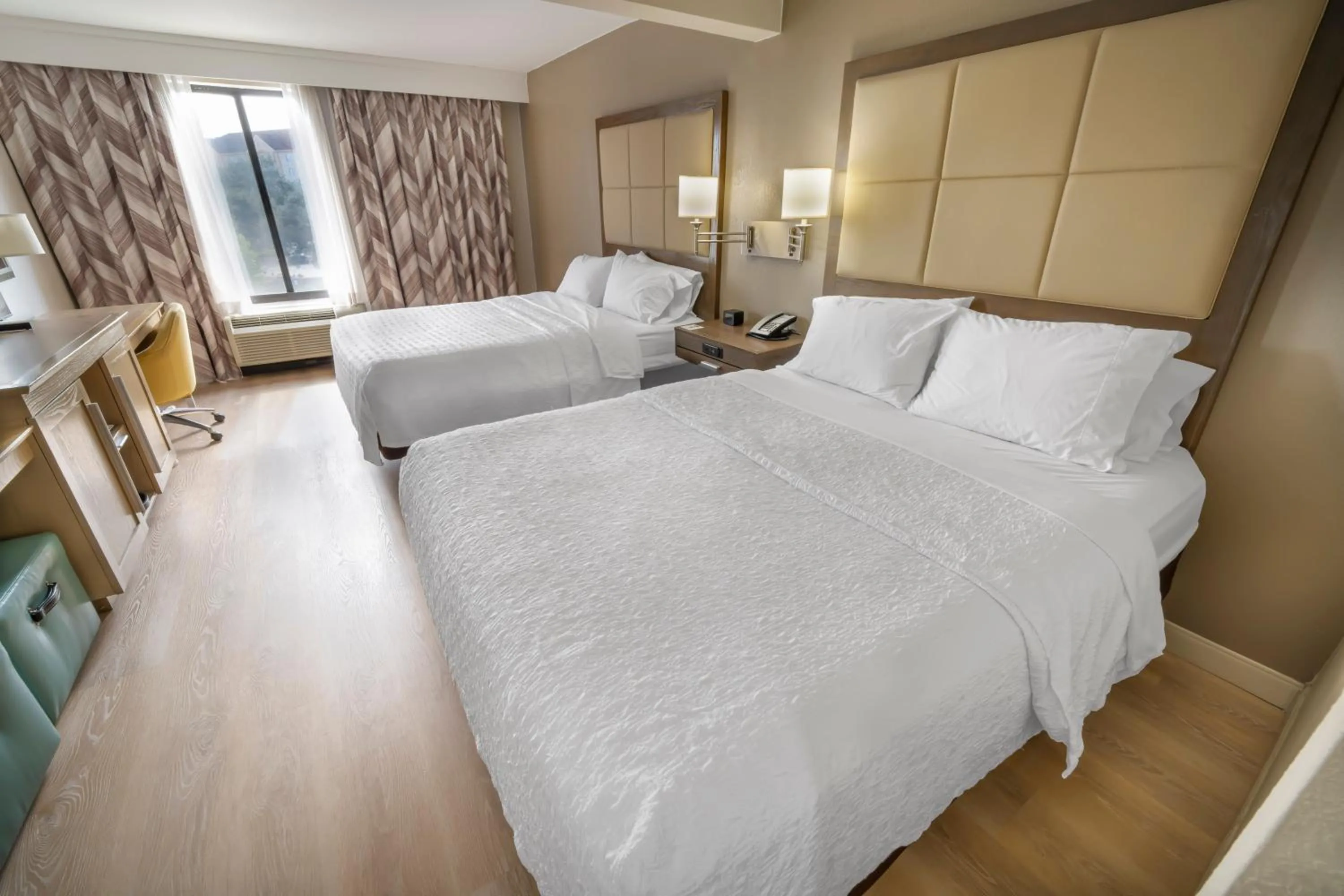 Bed in Hampton Inn Jacksonville South/I-95 at JTB