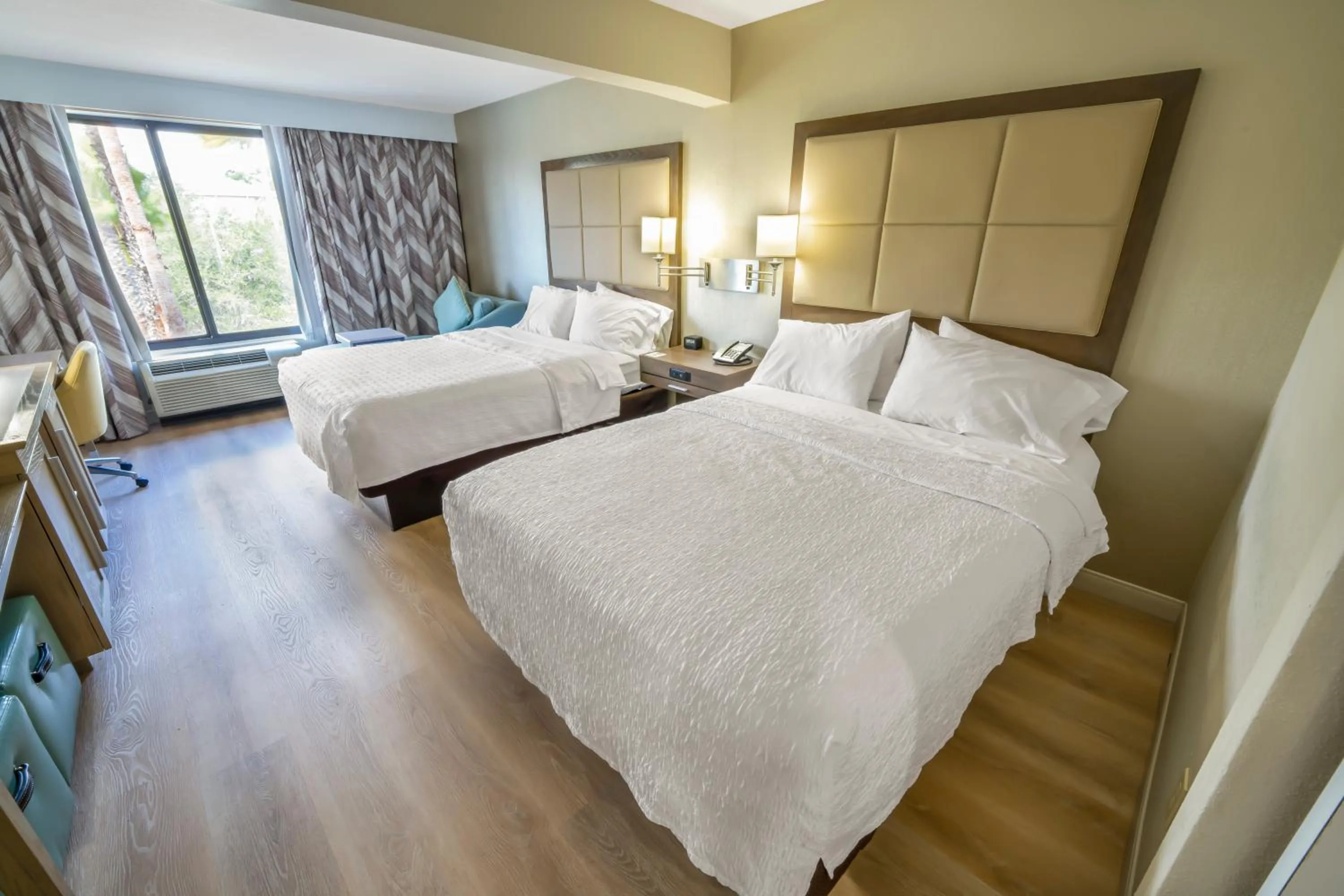 Bed in Hampton Inn Jacksonville South/I-95 at JTB