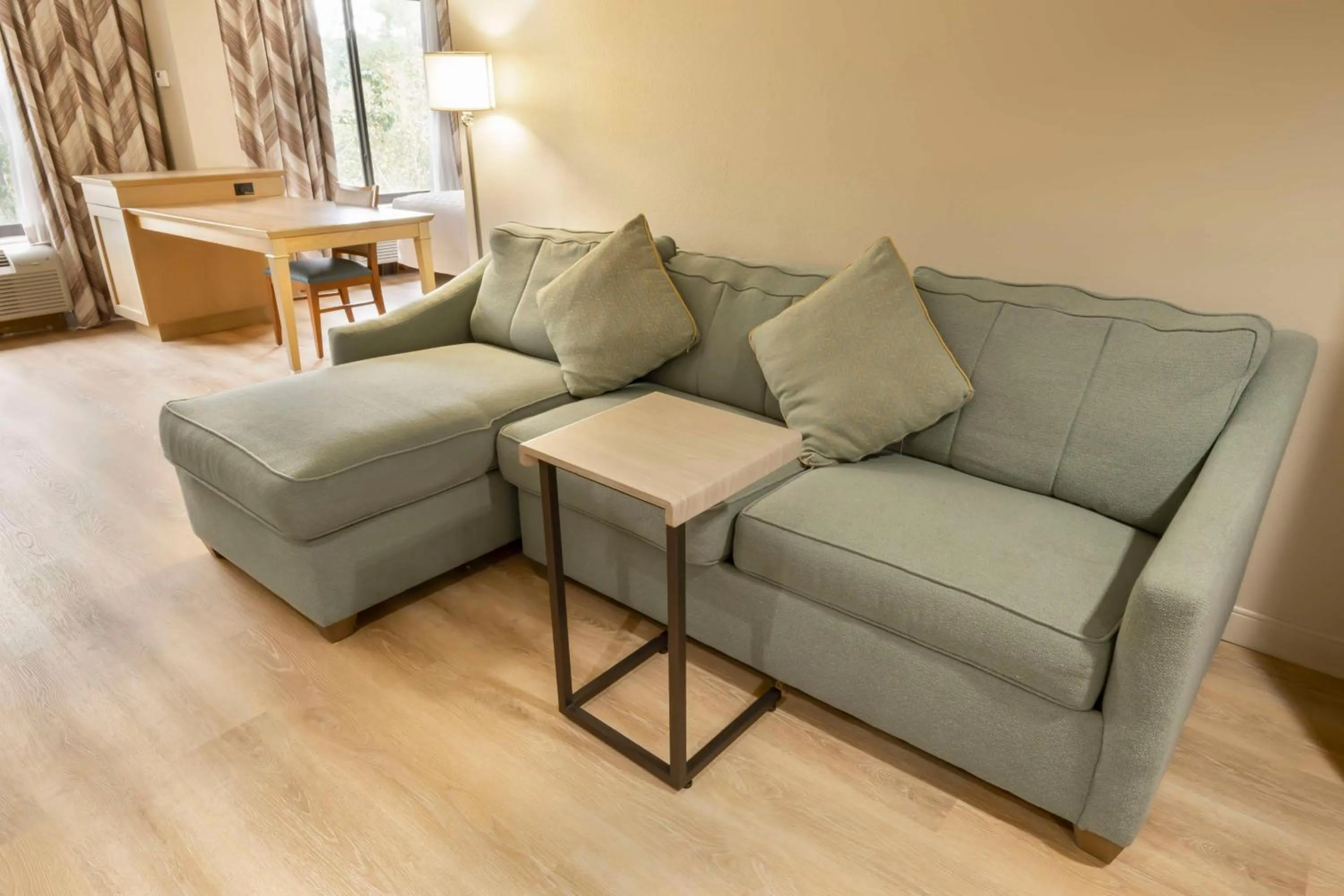 Living room in Hampton Inn Jacksonville South/I-95 at JTB