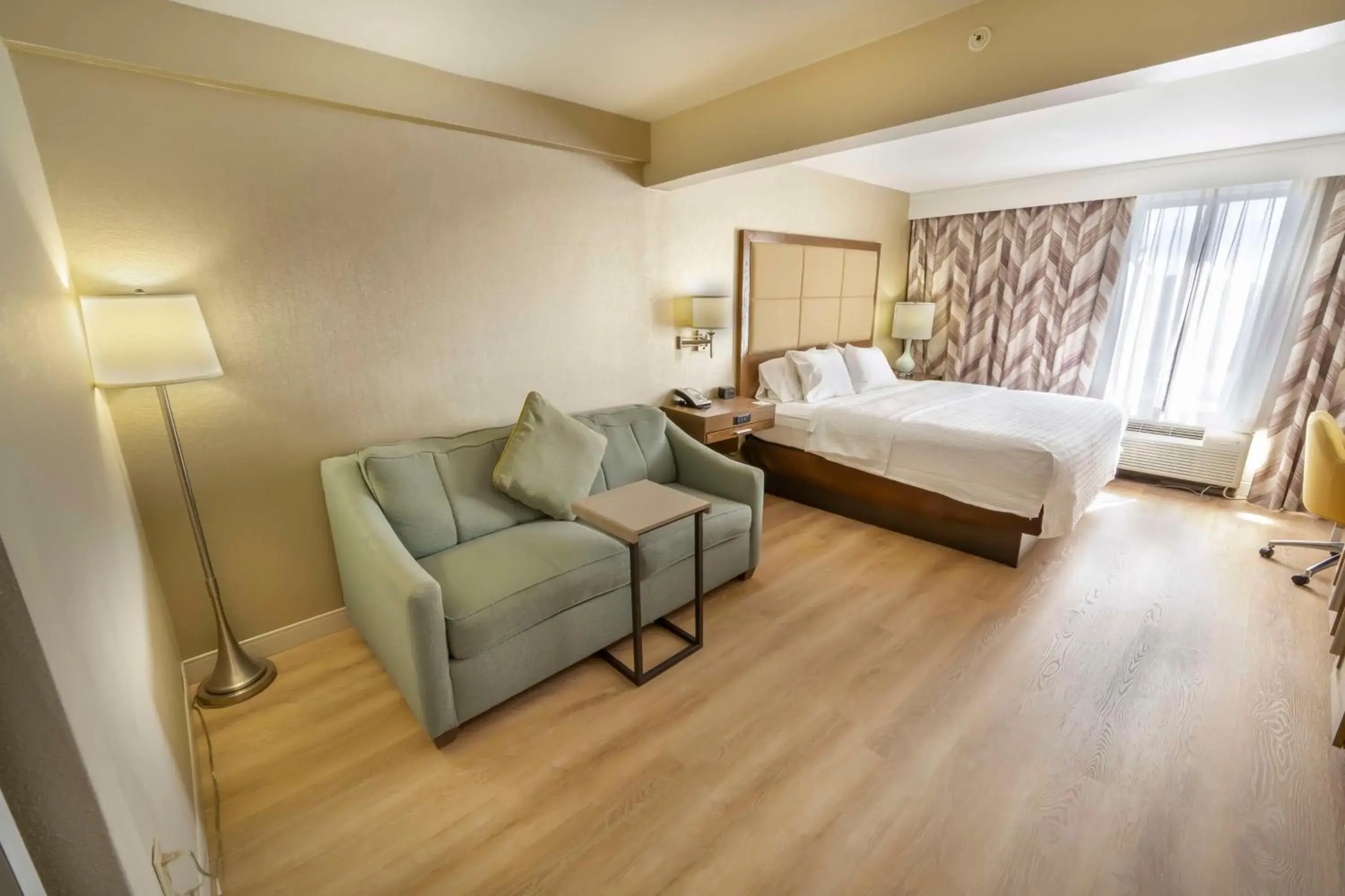 King Room with Sofa Bed - Non-Smoking in Hampton Inn Jacksonville South/I-95 at JTB King Room with Sofa Bed - Non-Smoking in Hampton Inn Jacksonville South/I-95 at JTB