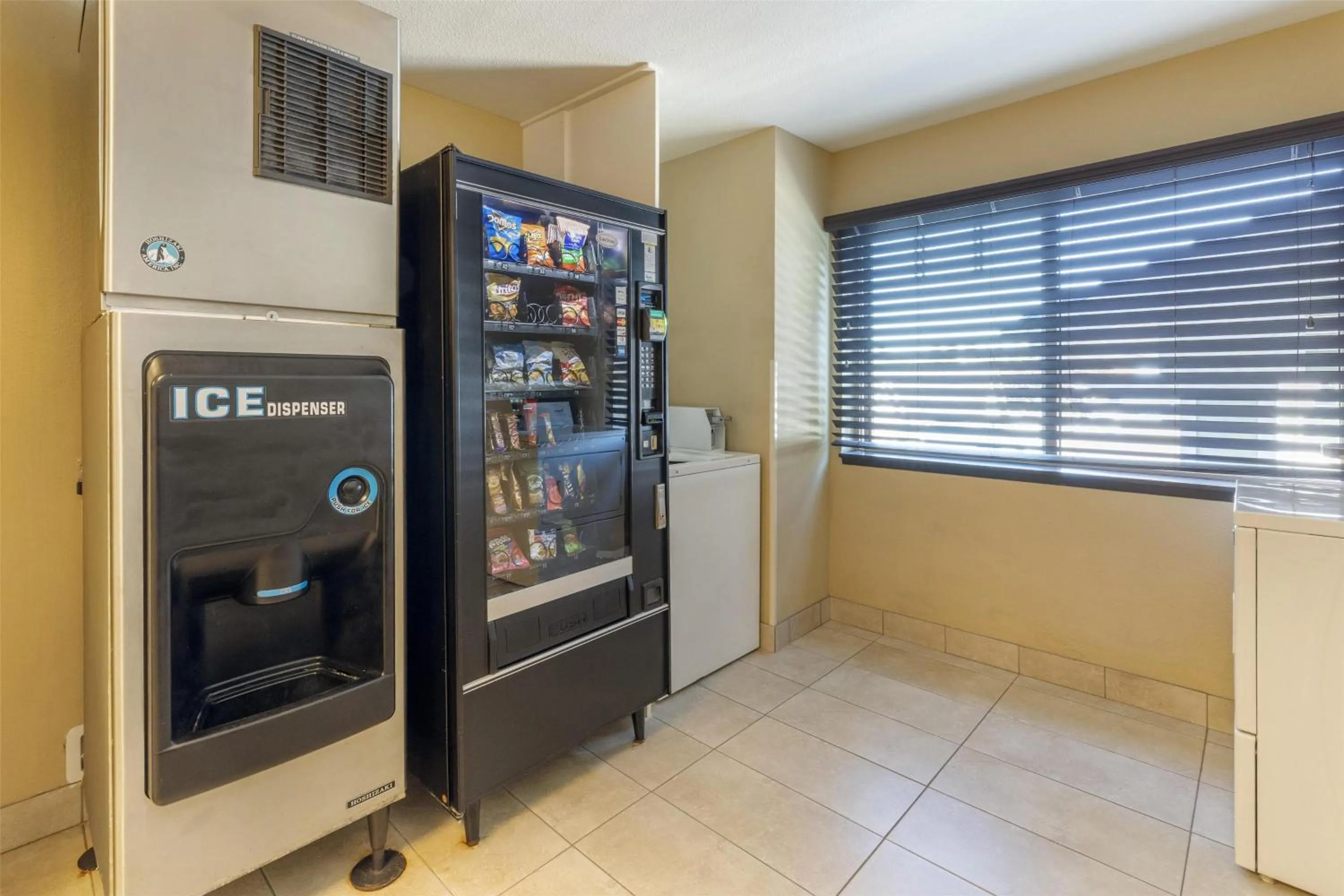 Property building in Best Western Long Beach Inn