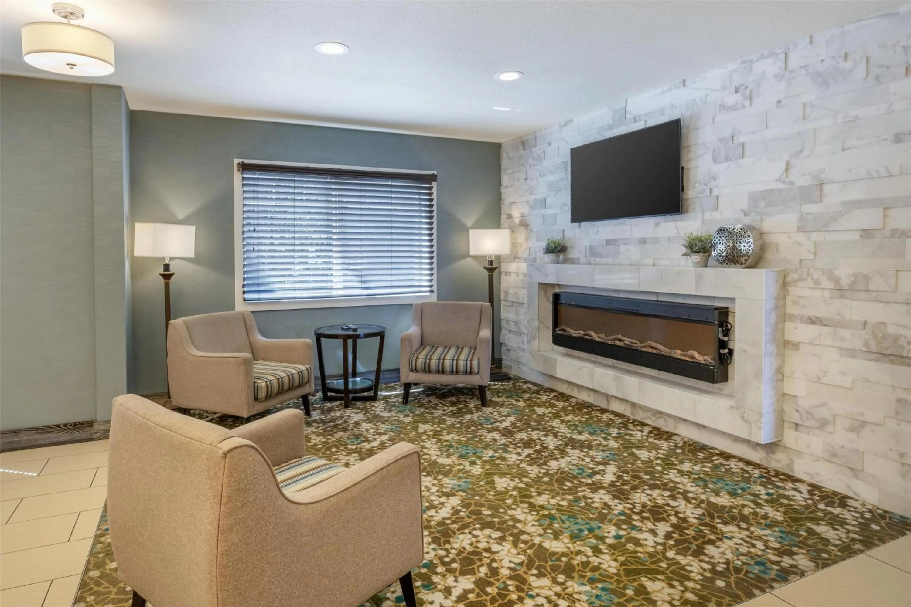 Lobby or reception in Best Western Long Beach Inn