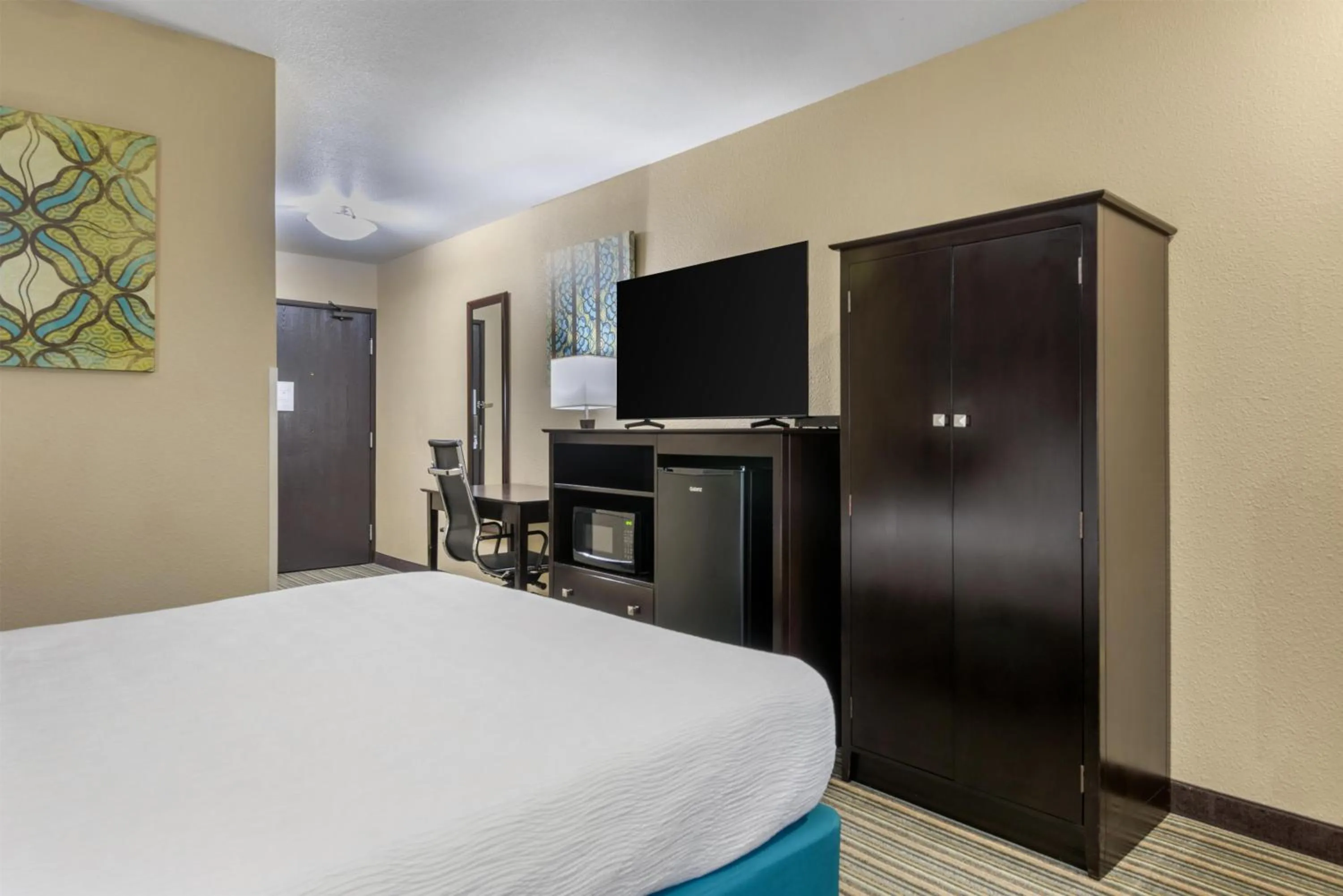 Bedroom, Bed in Best Western Long Beach Inn