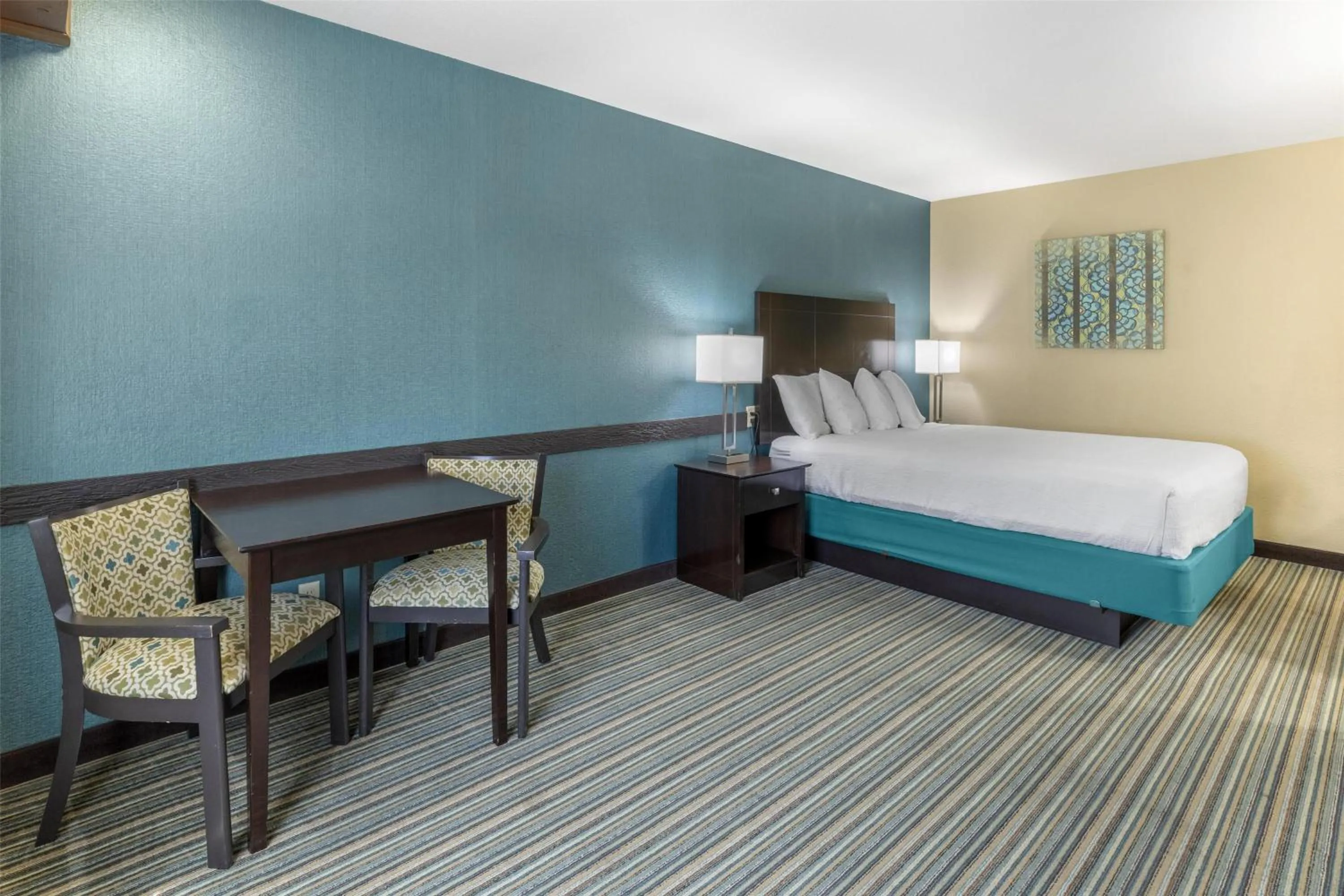 Bedroom, Bed in Best Western Long Beach Inn