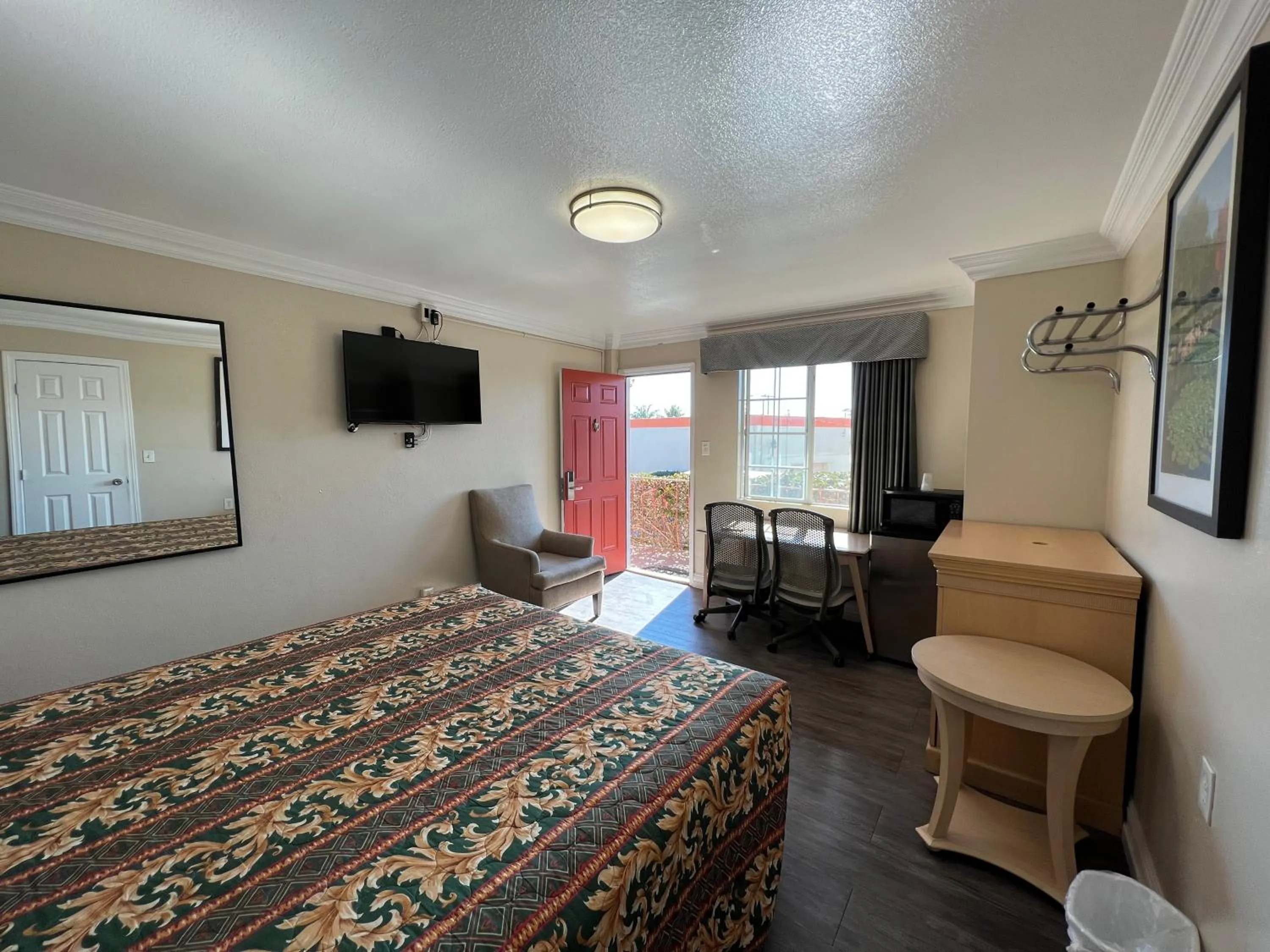 Bed in Flamingo Motel Oxnard