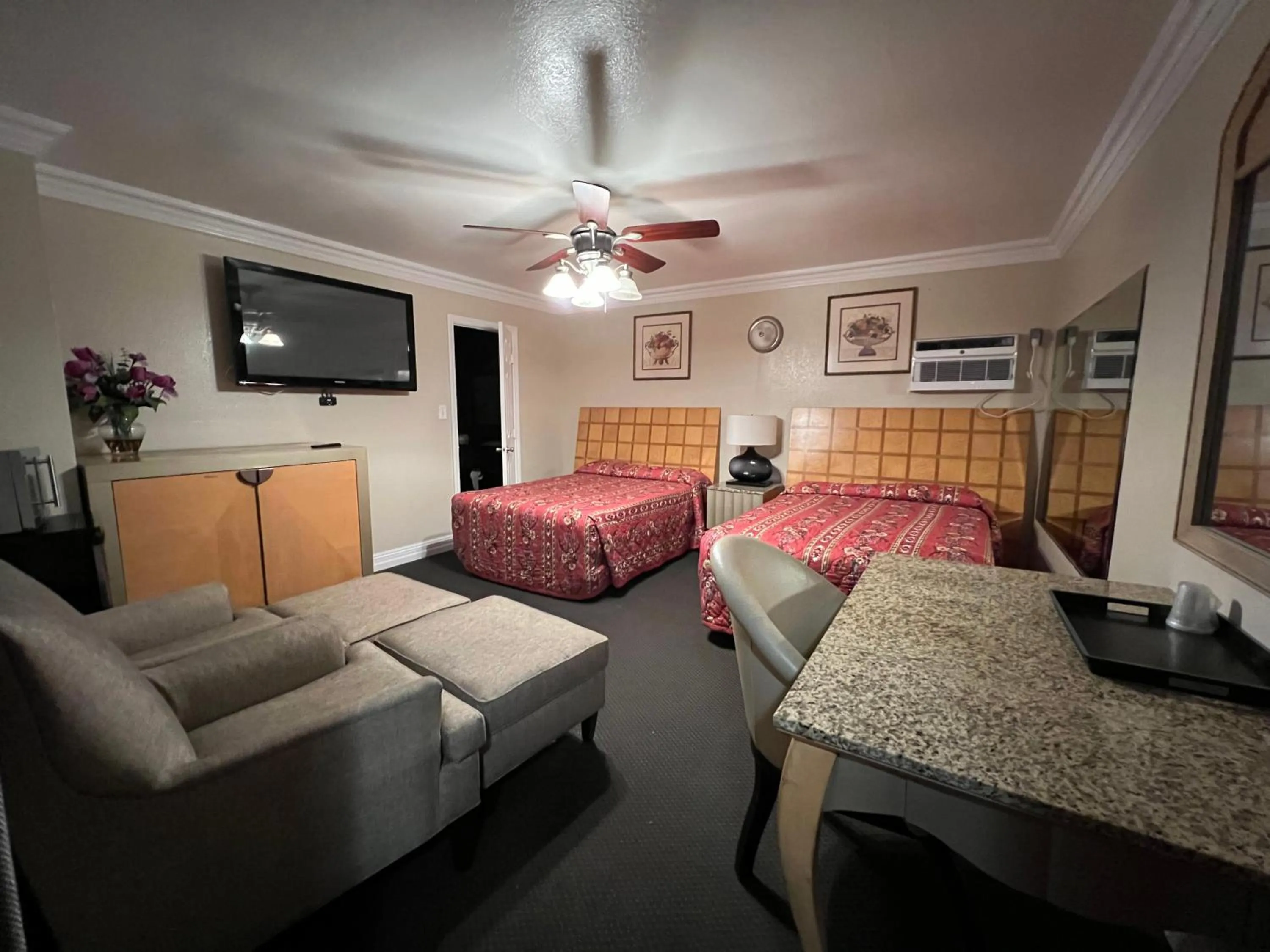 Bed in Flamingo Motel Oxnard