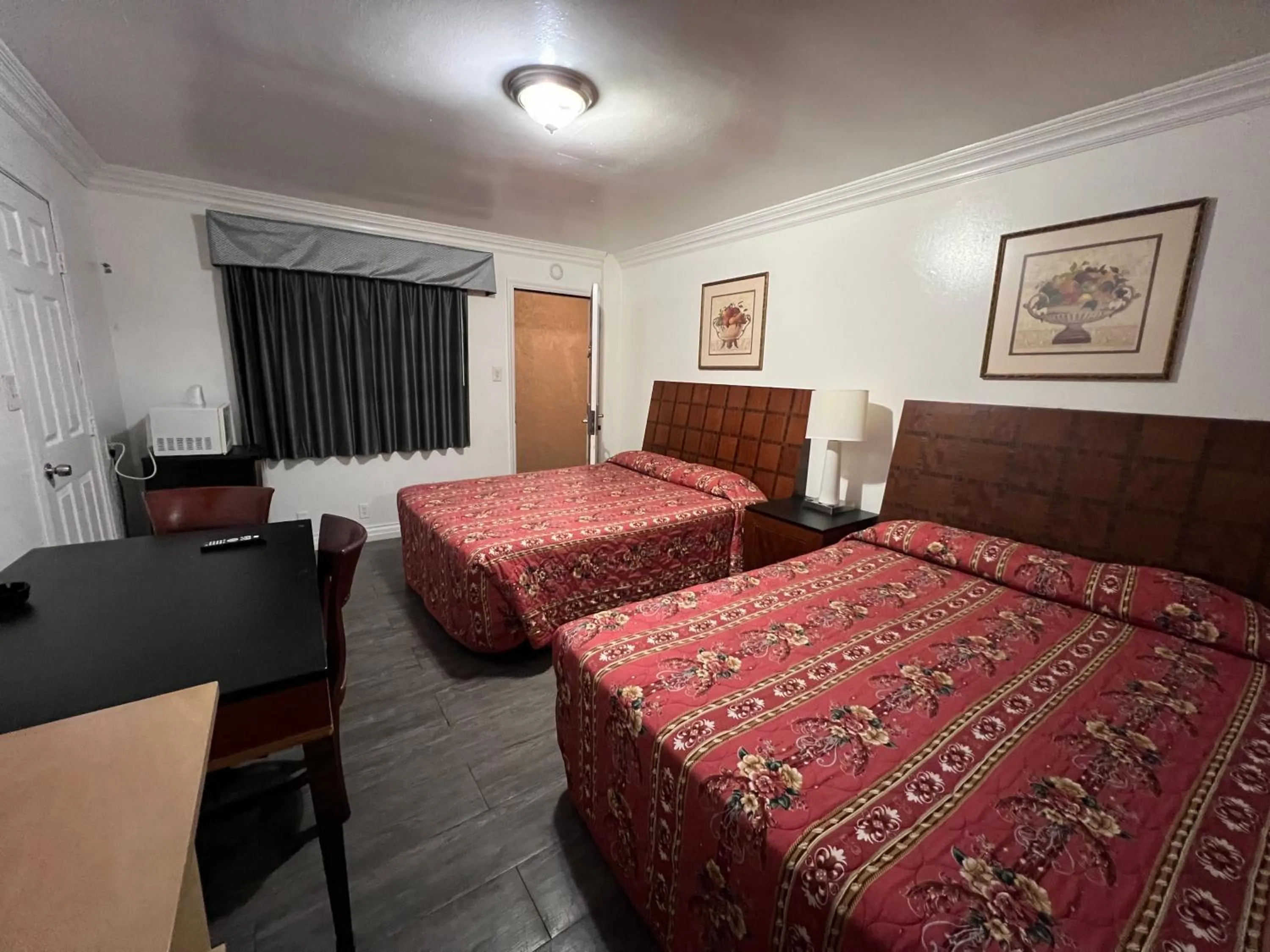 Bed in Flamingo Motel Oxnard