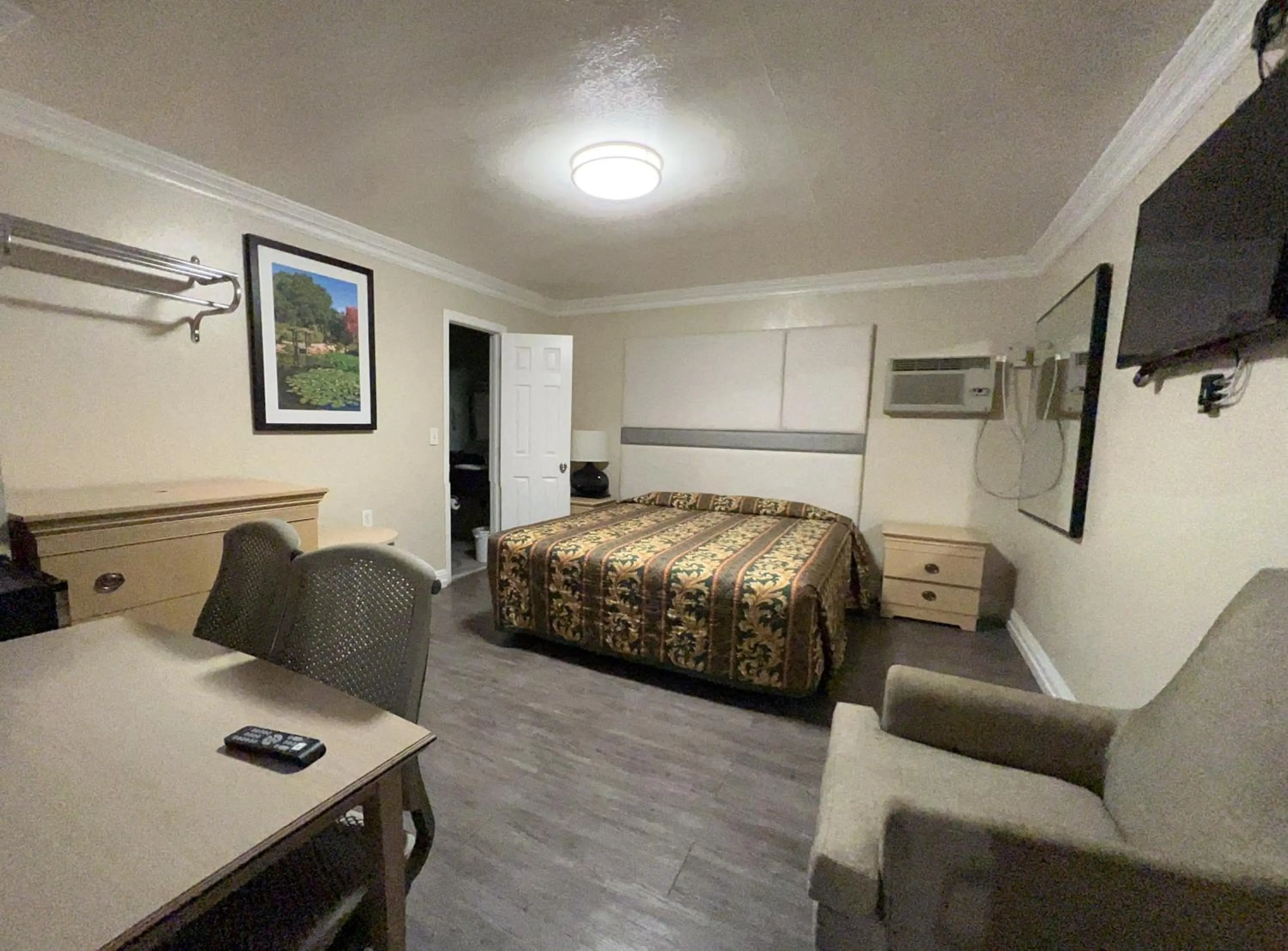 Bed in Flamingo Motel Oxnard