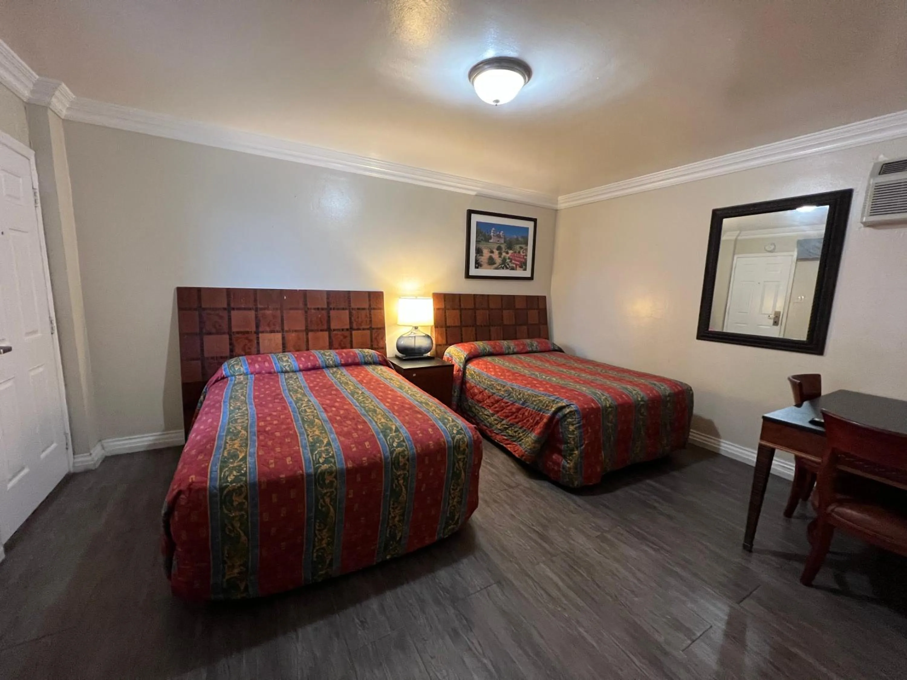 Bed in Flamingo Motel Oxnard