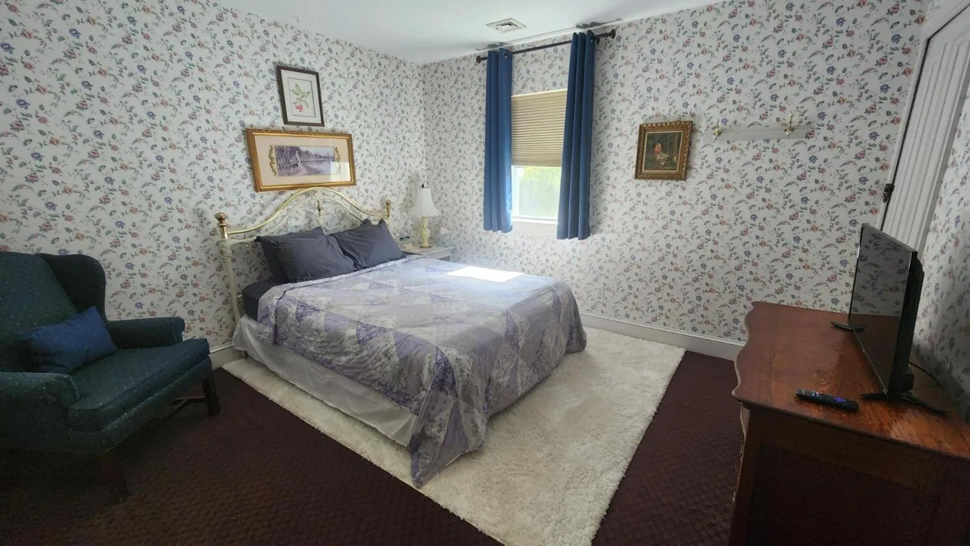 Photo of the whole room, Bed in Greystone Manor Bed & Breakfast