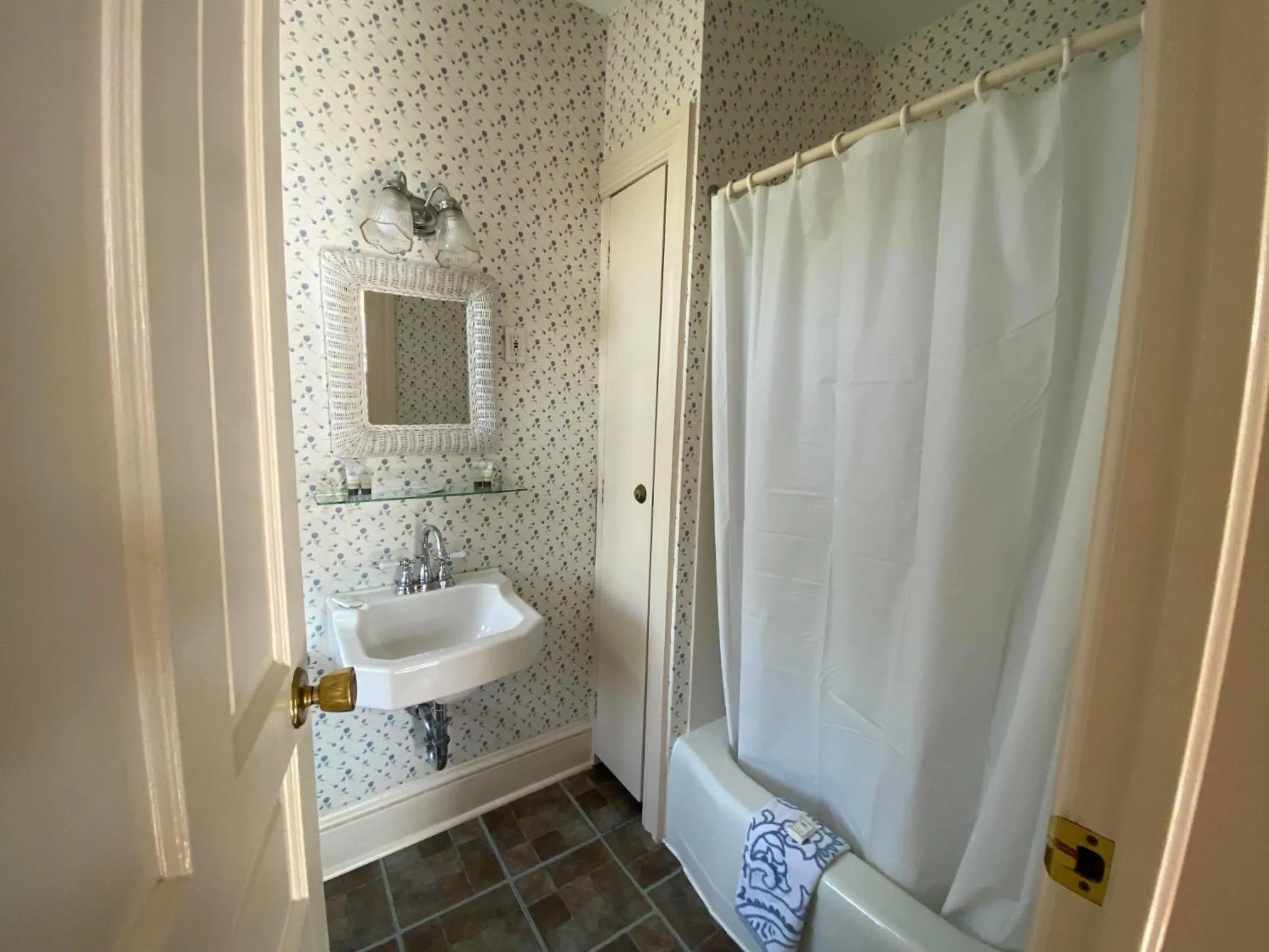 Bathroom in Greystone Manor Bed & Breakfast