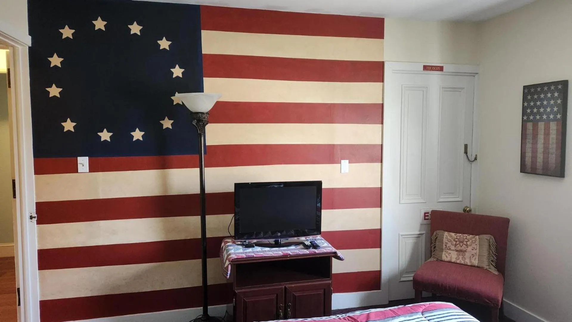 TV and multimedia in Greystone Manor Bed & Breakfast