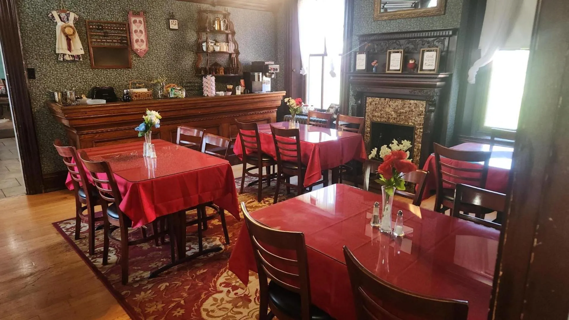 Dining area in Greystone Manor Bed & Breakfast