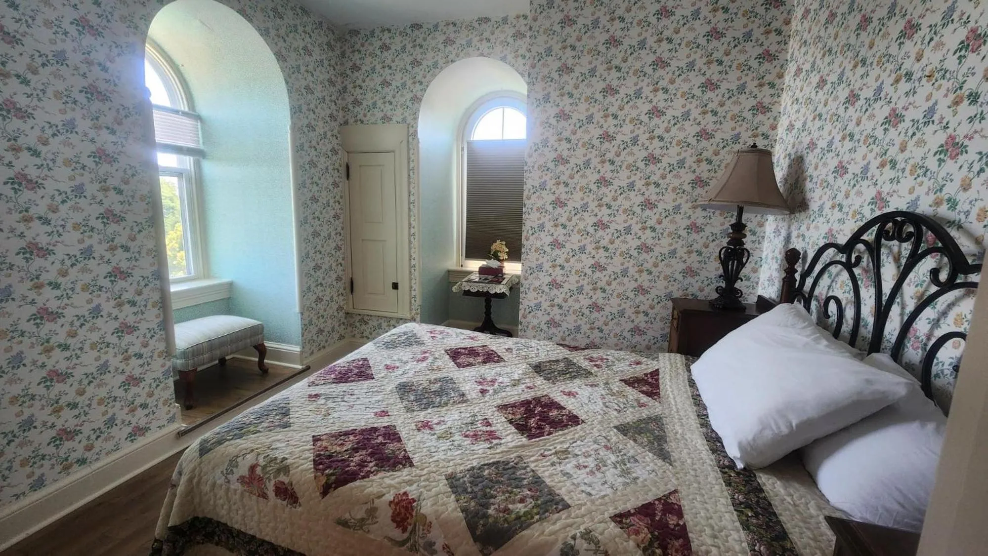 Bed in Greystone Manor Bed & Breakfast