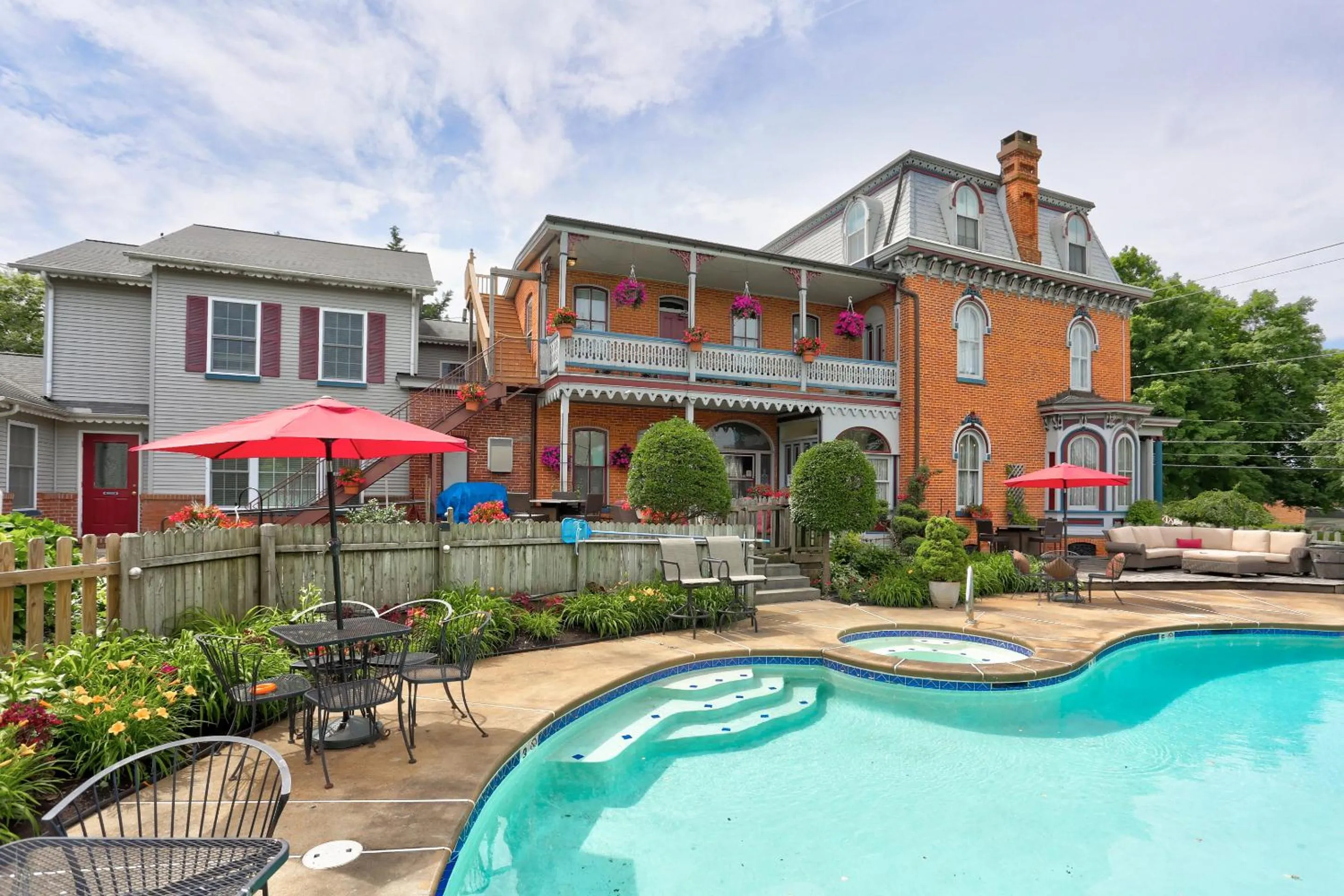 Property building in Greystone Manor Bed & Breakfast