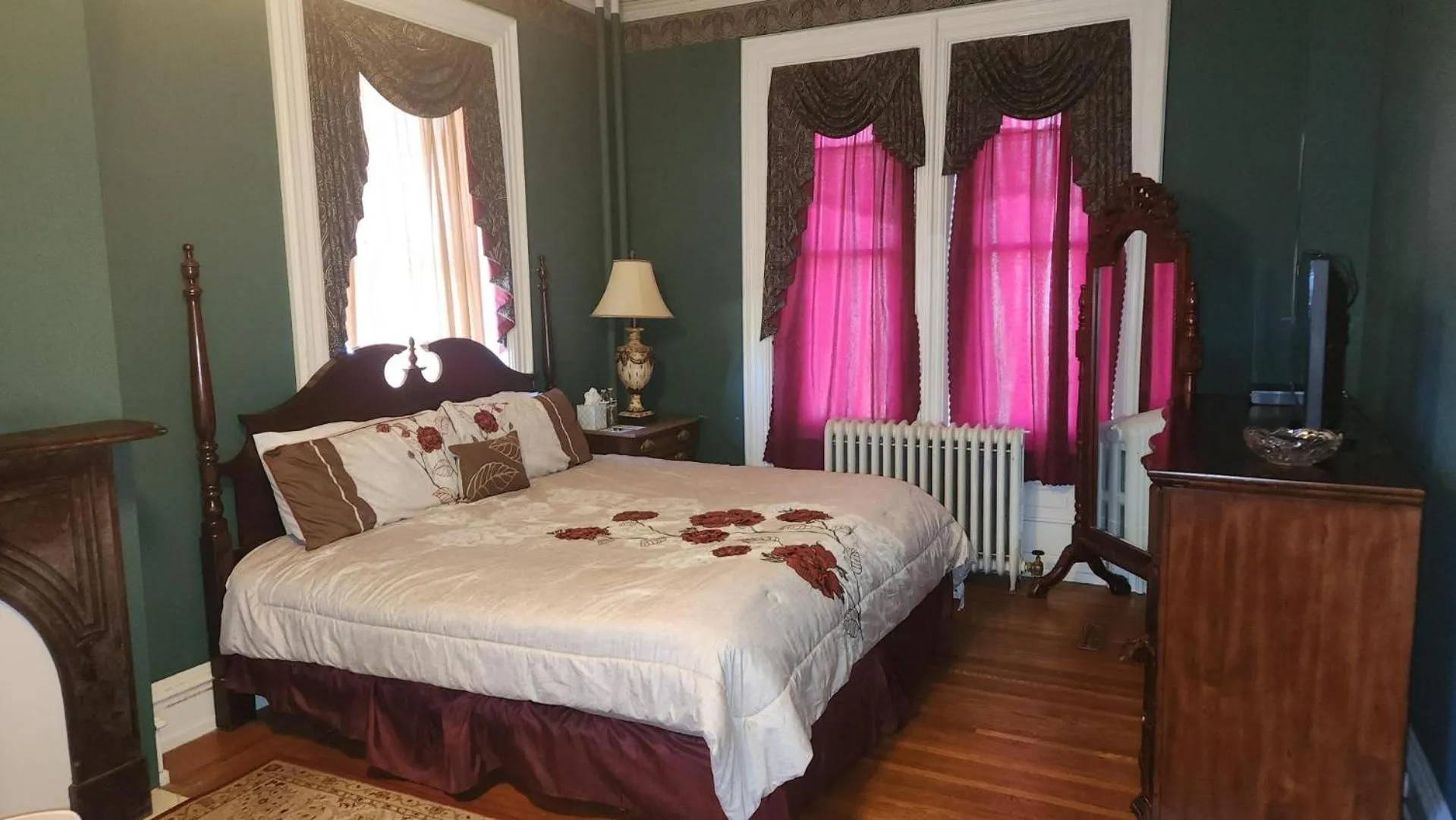 Bed in Greystone Manor Bed & Breakfast