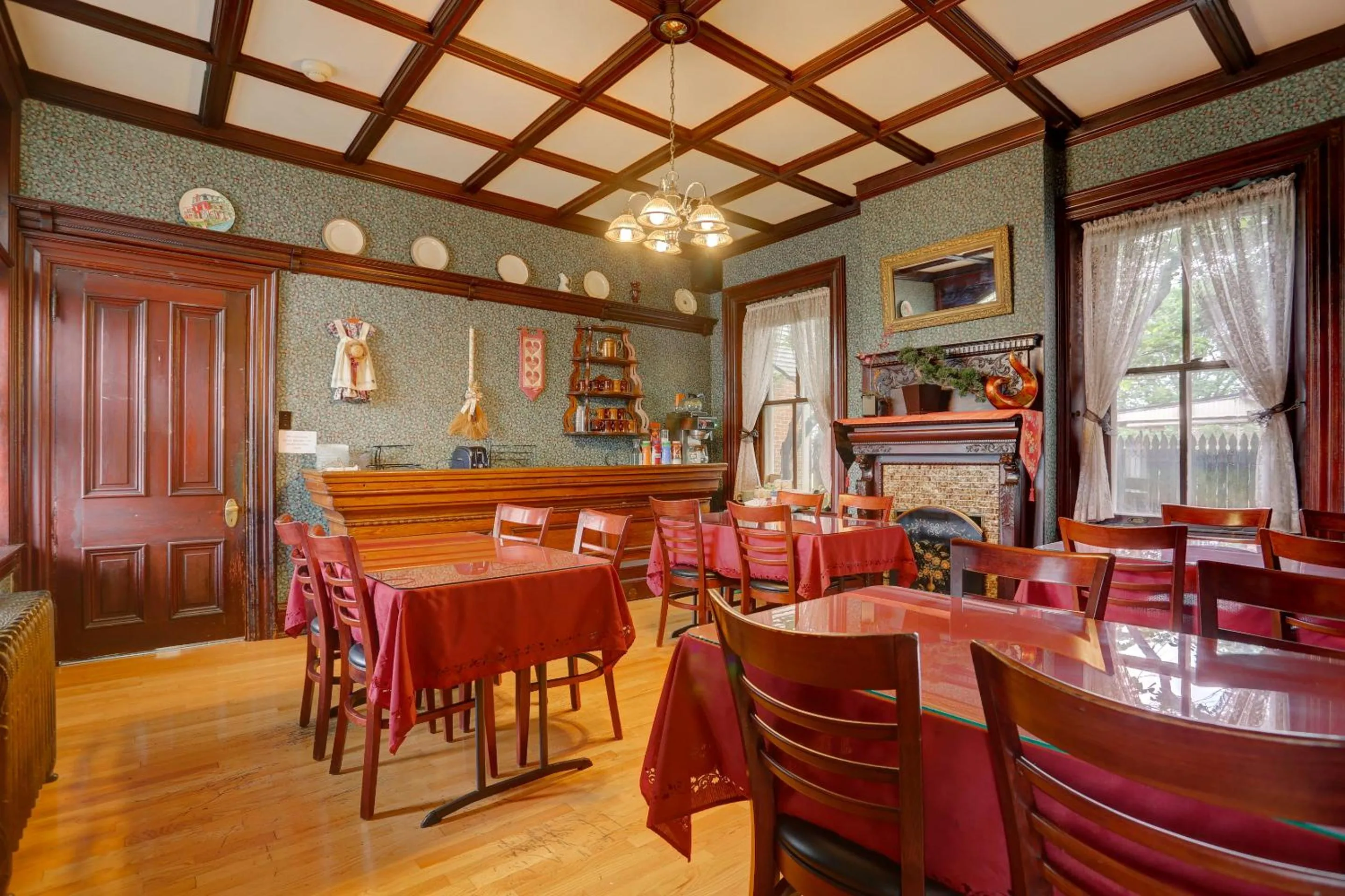 Restaurant/places to eat in Greystone Manor Bed & Breakfast