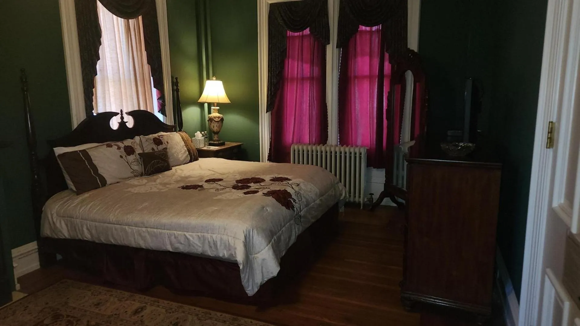 Bed in Greystone Manor Bed & Breakfast