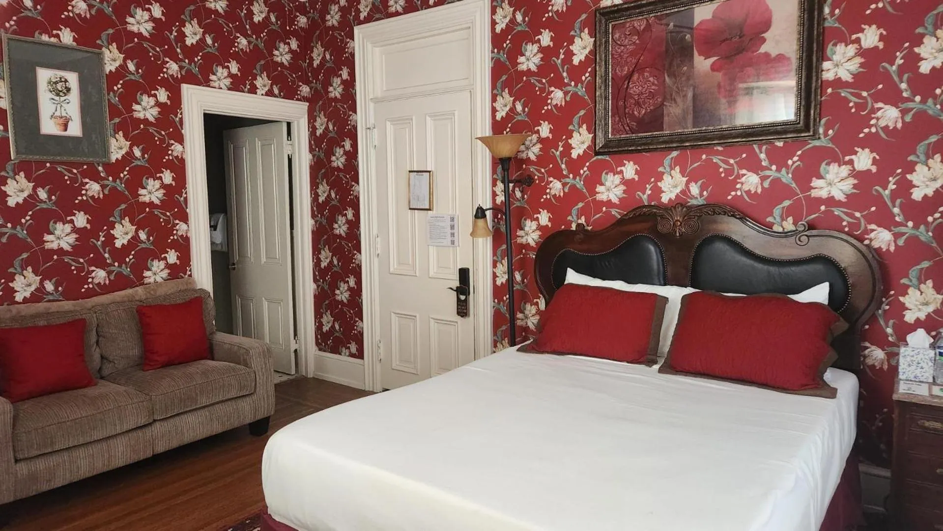 Photo of the whole room, Bed in Greystone Manor Bed & Breakfast