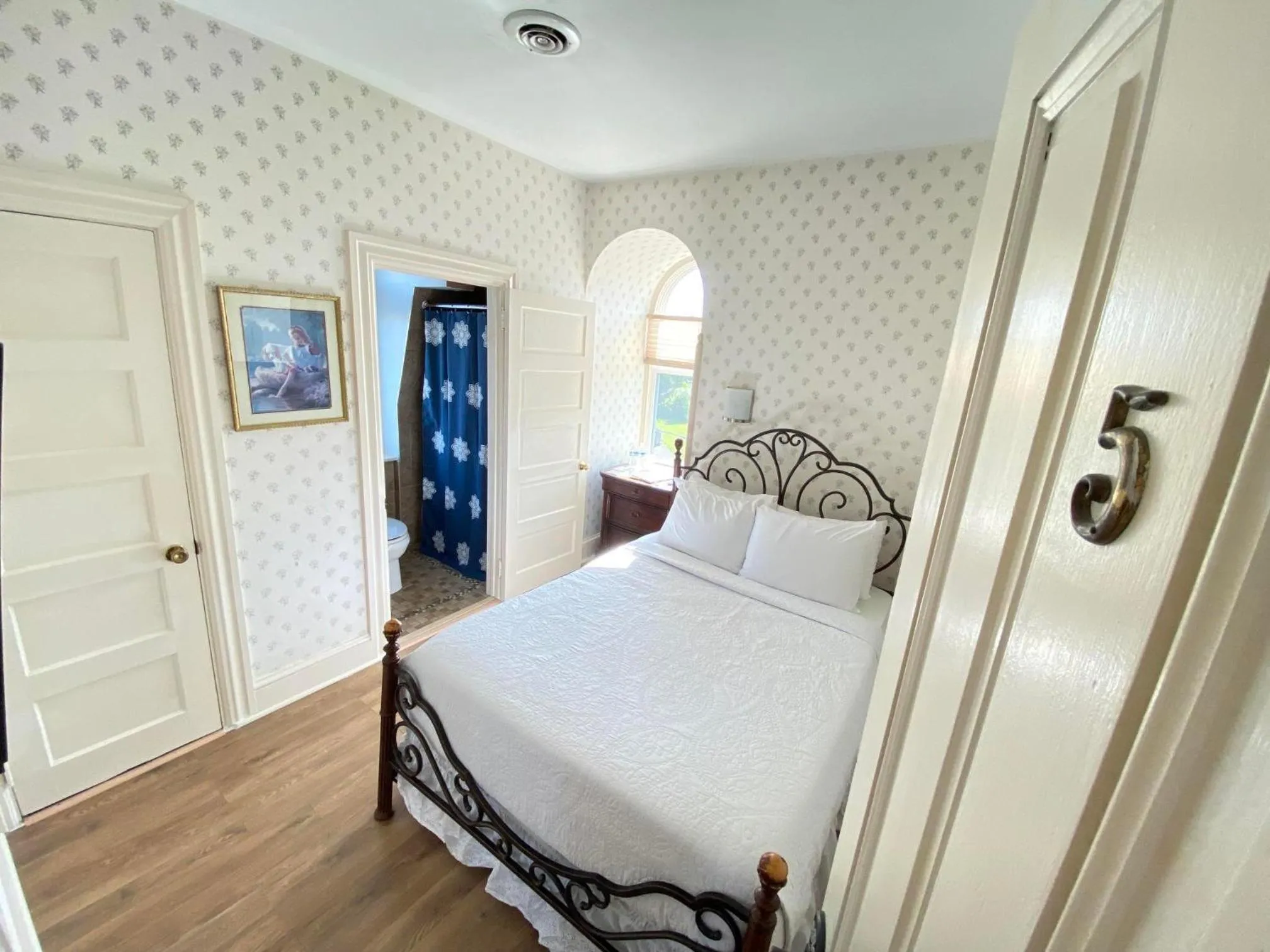 Photo of the whole room, Bed in Greystone Manor Bed & Breakfast